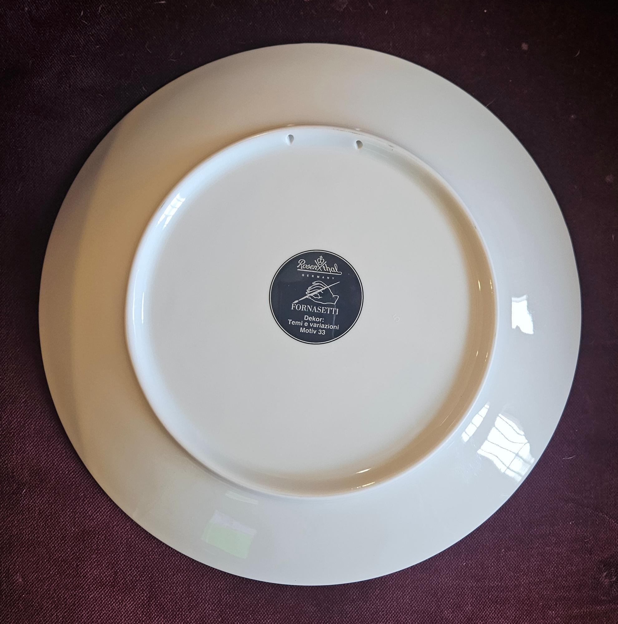 Plato de porcelana Rosenthal Temas y Variaciones para Piero Fornasetti, Motiv 33 en Bueno estado para la venta en Downingtown, PA