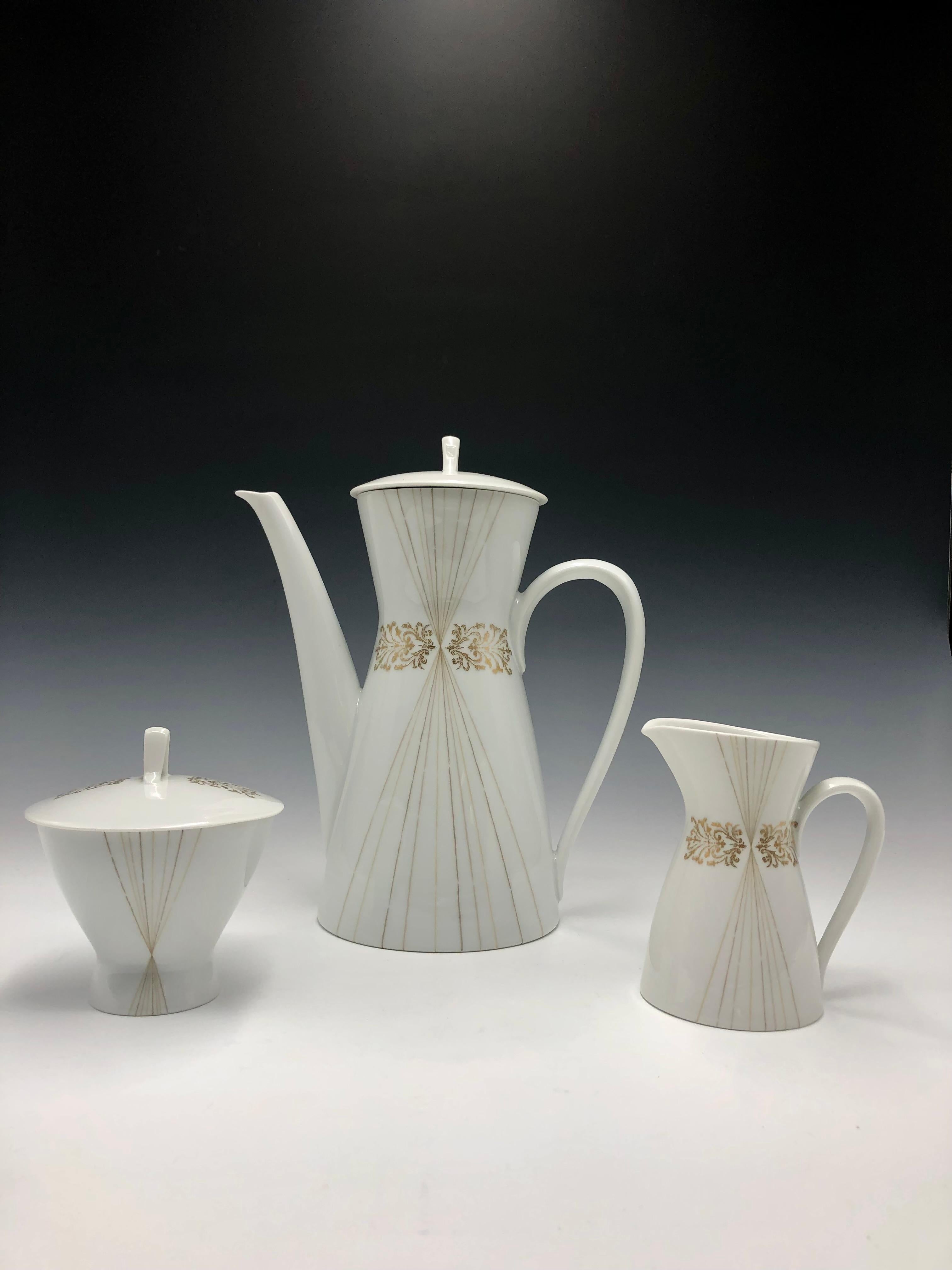 Elegante y aerodinámica cafetera con diseño 