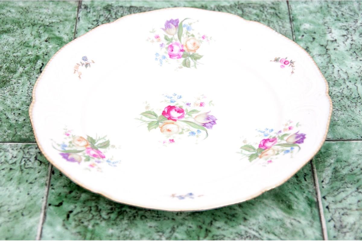 Porcelain breakfast set consisting of a plate, saucer and a cup.

The German Rosenthal manufacture from the Sanssouci series from 1944.

Very good condition

Dimensions: plate diameter 17.5 cm / base diameter 14 cm / cup diameter 9 cm (height