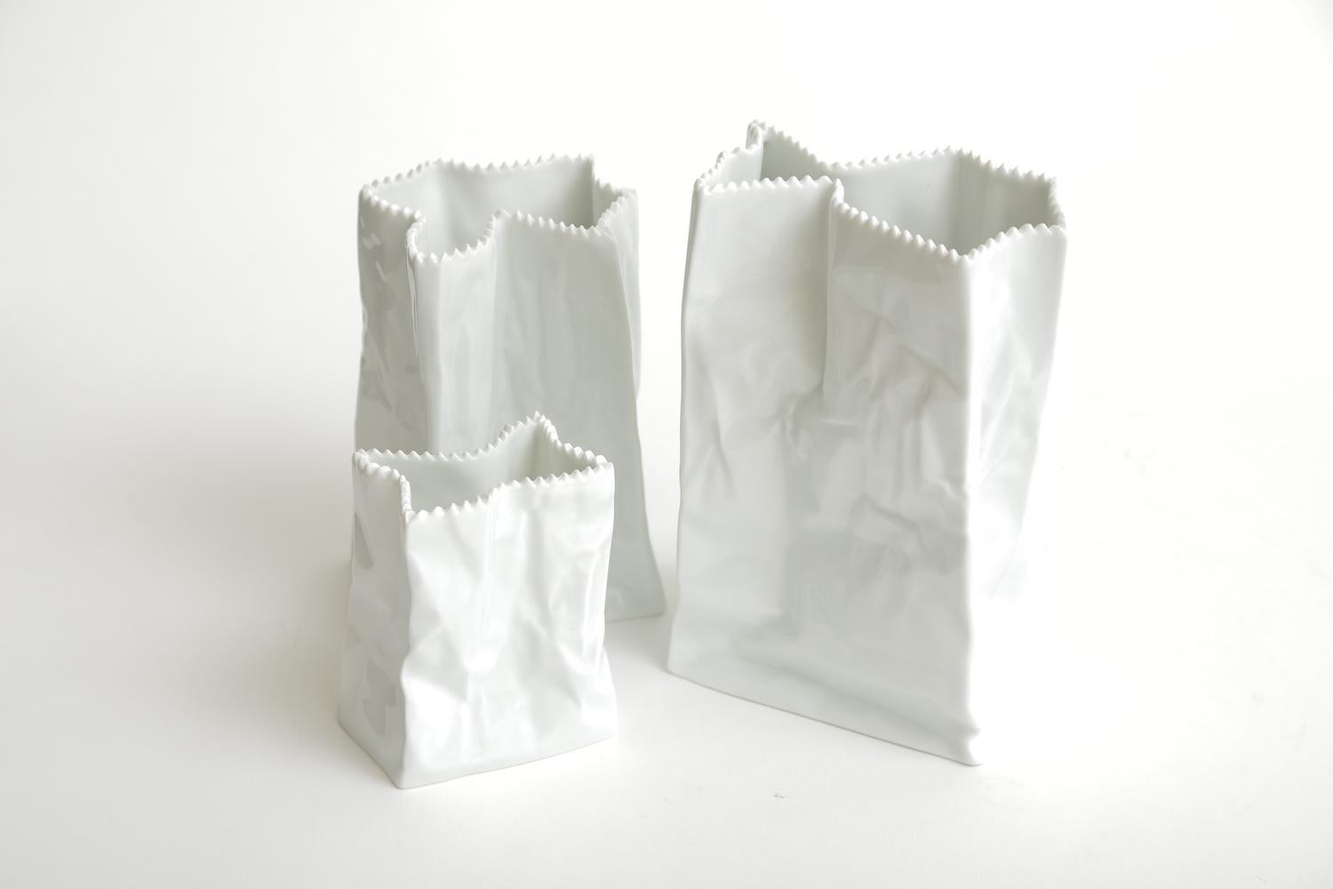 This vintage set of 3 complete ceramic crushed bags of white porcelain were manufactured by Rosenthal and designed by Tapio Wirkkala in the 1970s. They are called 