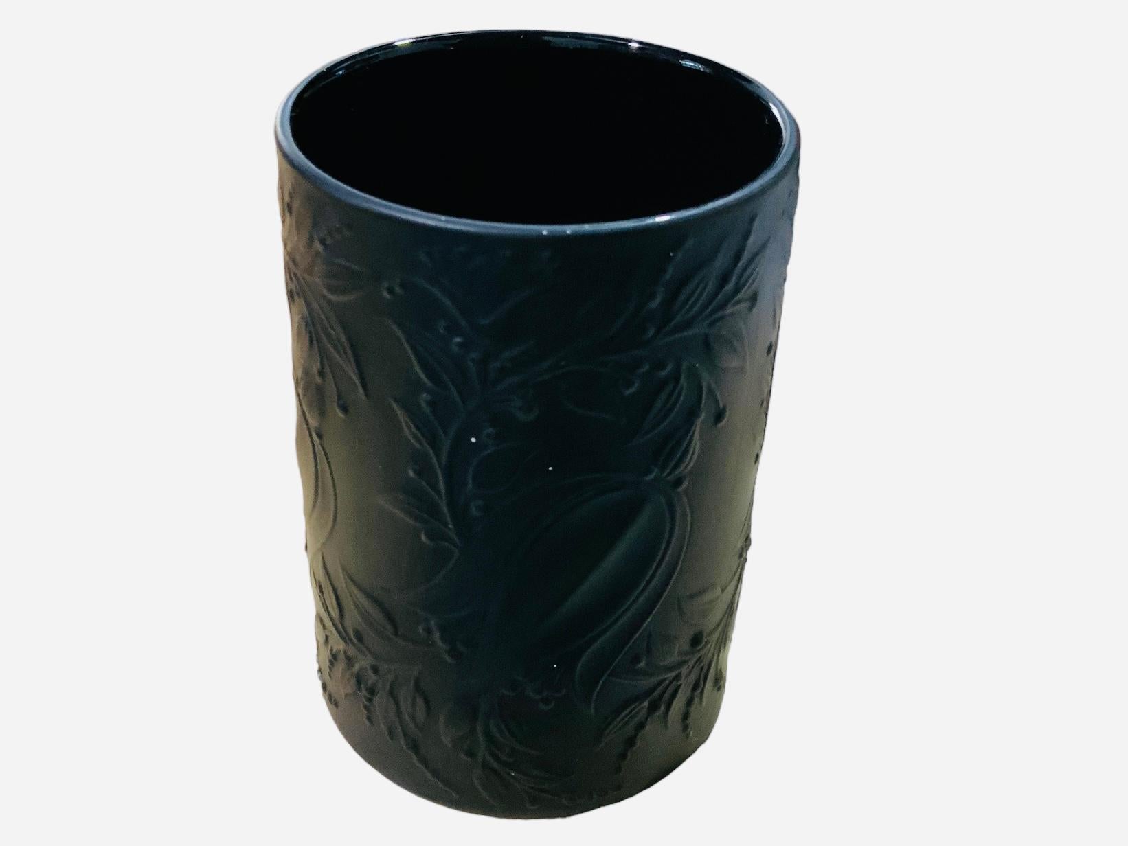 Mid-Century Modern Petit vase en porcelaine noire Rosenthal Studio Bjorn Winblad en vente