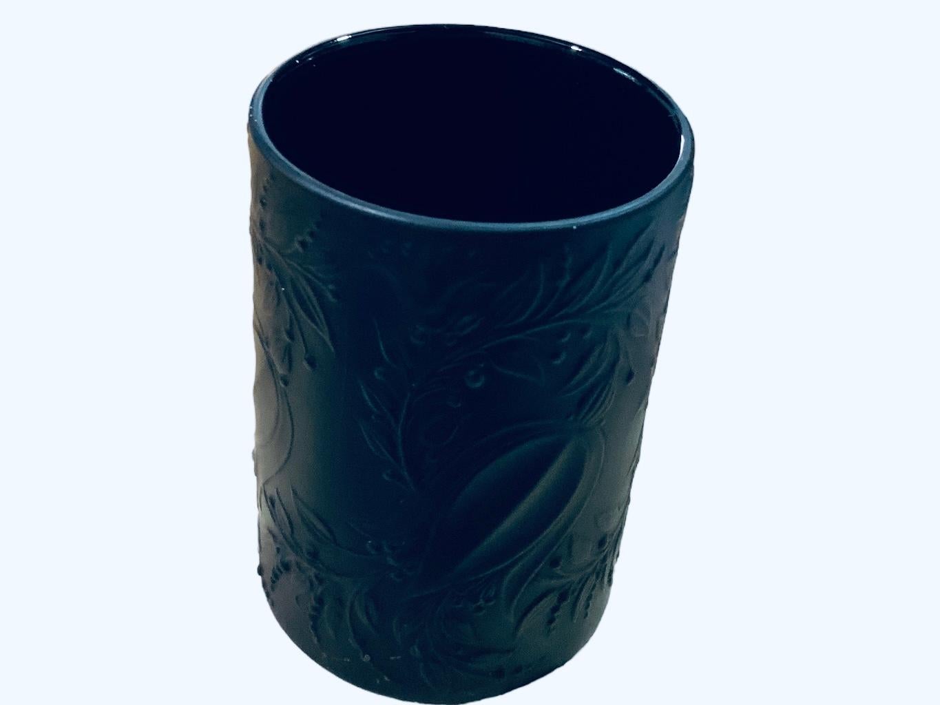 Allemand Petit vase en porcelaine noire Rosenthal Studio Bjorn Winblad en vente