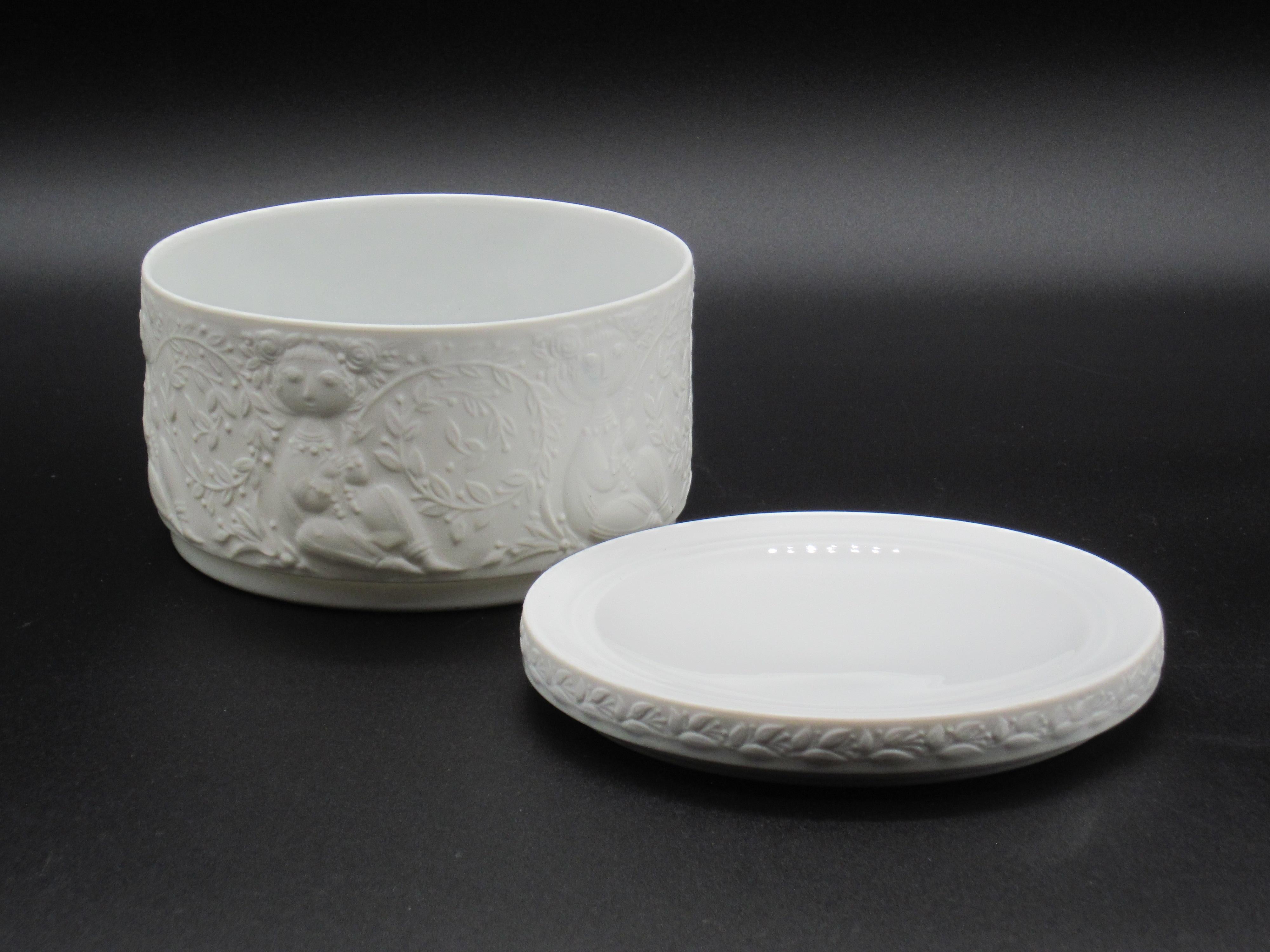 Rosenthal Studio Line Bjørn Wiinblad Matte White Porcelain Relief Covered Box (Porzellan)