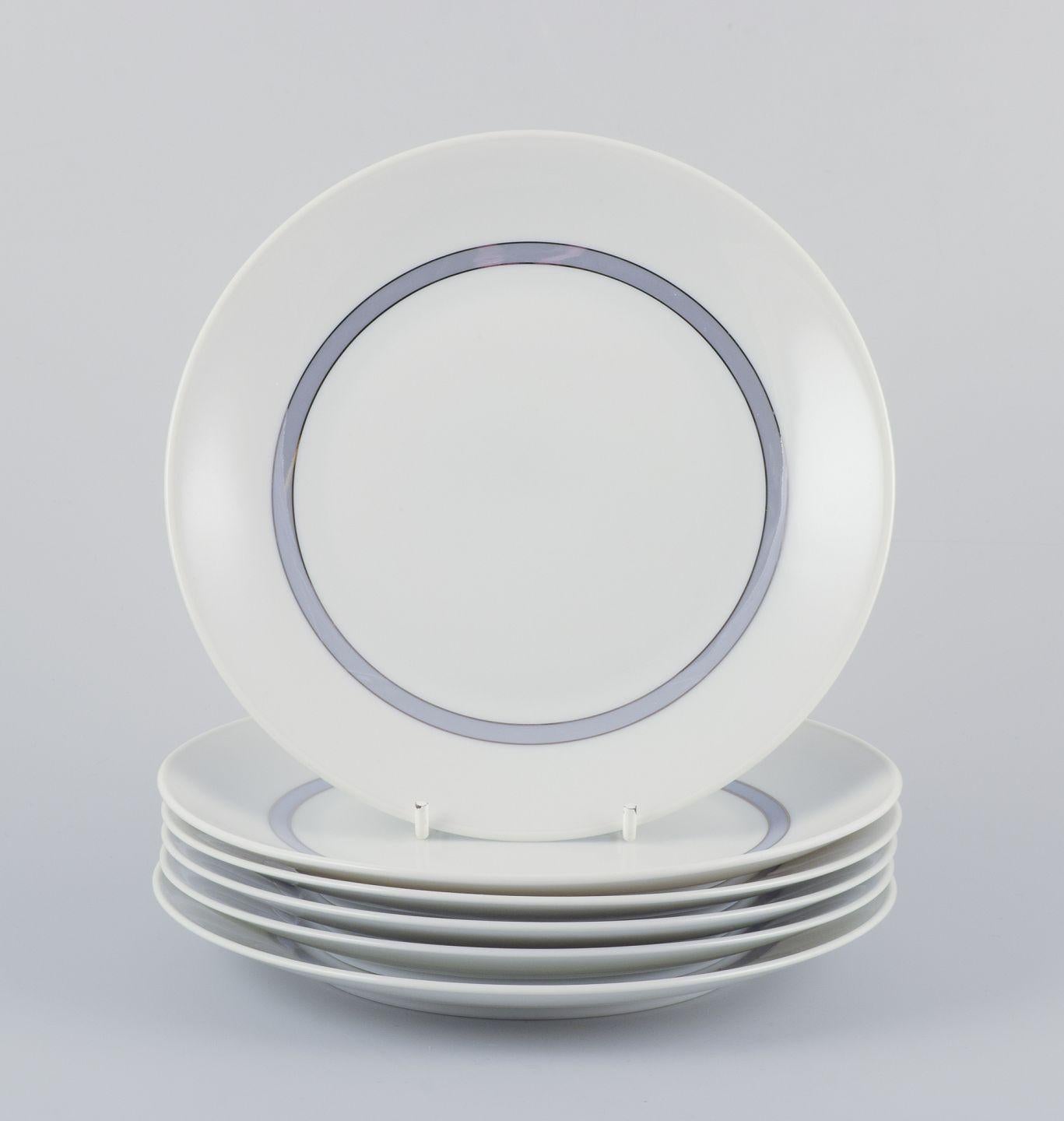 I PRODOTTI USATI SONO ESENTI DA TARIFFE DI IMPORTAZIONE PER I CLIENTI STATUNITENSI, BRITANNICI, AUSTRALIANI E CANADESI.   
PERTANTO, AL TUO ACQUISTO NON SI APPLICHERANNO TARIFFE DI IMPORTAZIONE. 

Rosenthal Studio-Line, Germania. Un servizio da