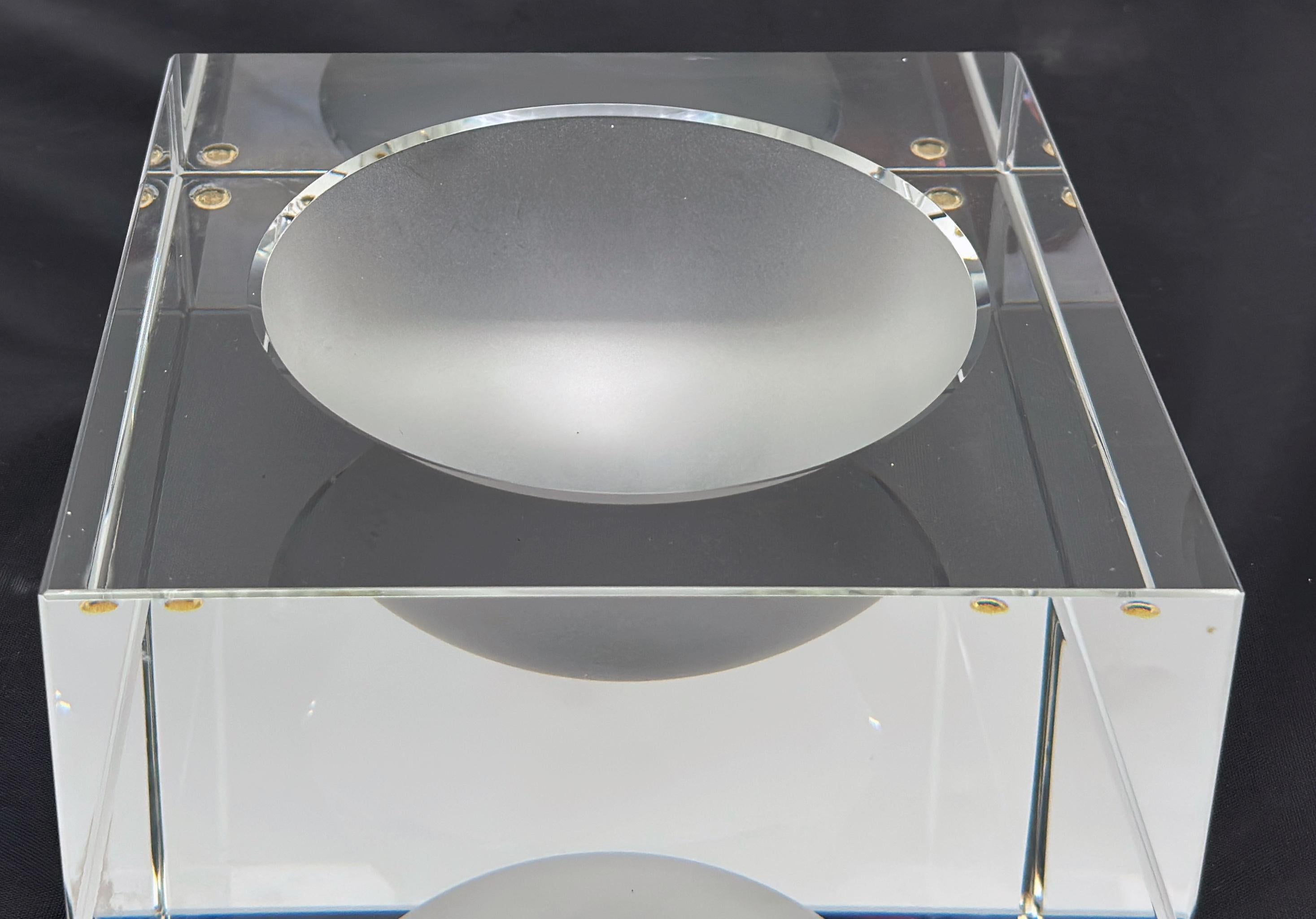 Rosenthal Studio-Line Lucite and Frosted Glass Cube Ashtray or Vide-Poche, Germany, 1970s

This is a striking Rosenthal Studio-Line Lucite and glass ashtray or vide-poche, designed with minimalist precision and a bold sculptural presence.

Measuring