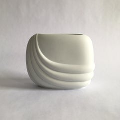 Rosenthal Studio Line by Uta Feyl, Jarrón de bisqué de porcelana curvado geométrico blanco
