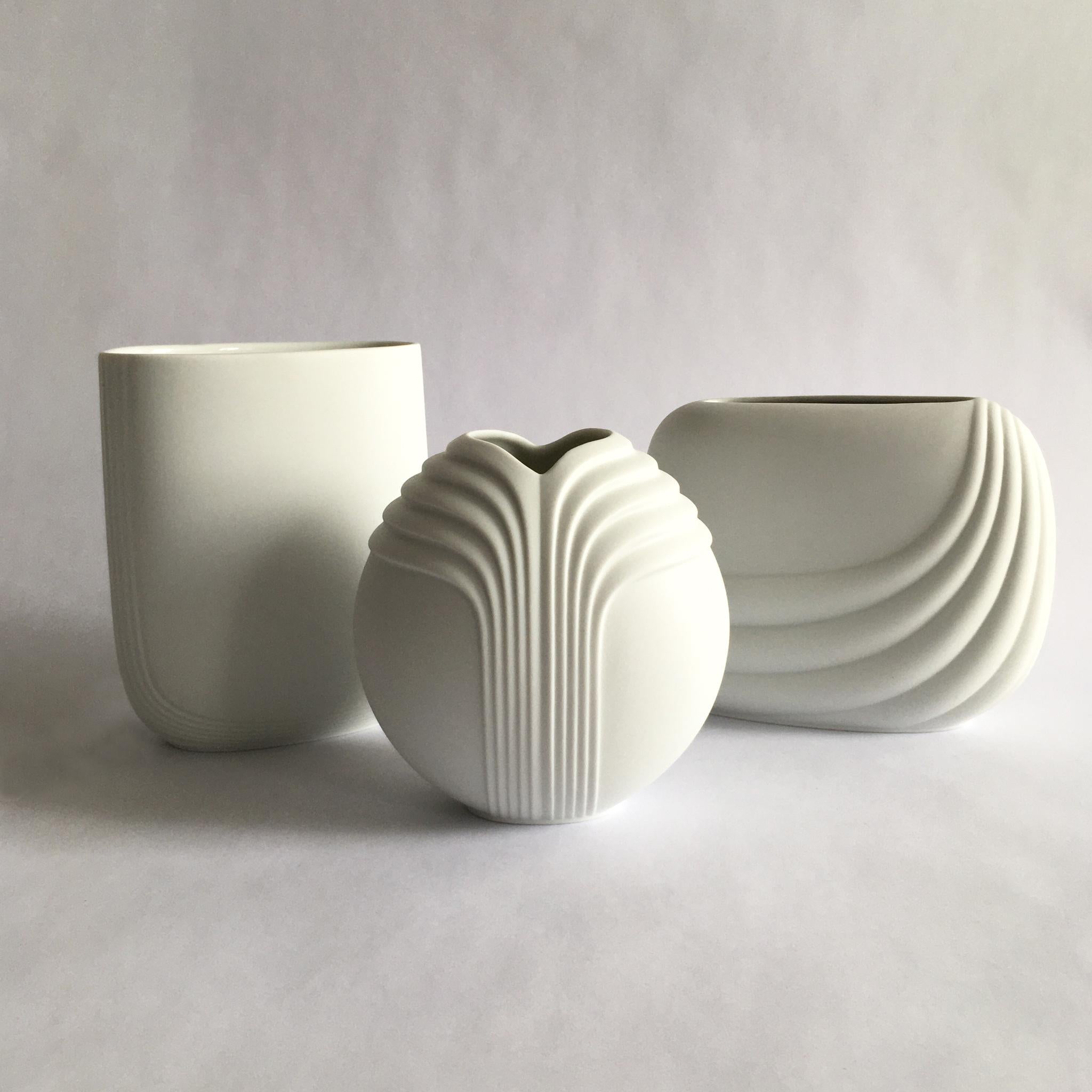 Rosenthal Studio Line by Uta Feyl, White Curved Geometric Porcelain Bisque Vase In Good Condition For Sale In New York, NY