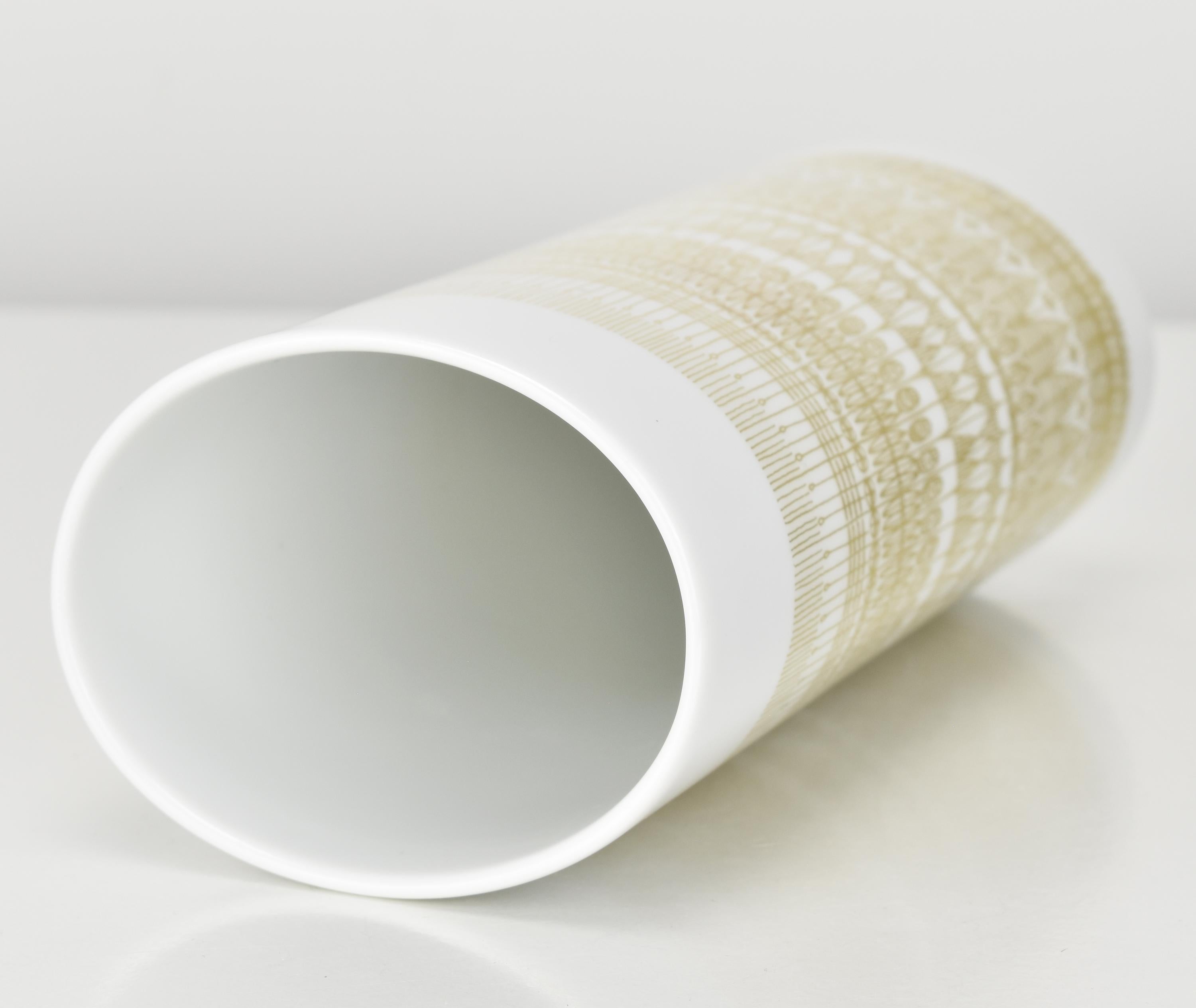 Porcelaine Vase Rosenthal Studio-Line en porcelaine blanche à motif d'or de Hans Theo Baumann