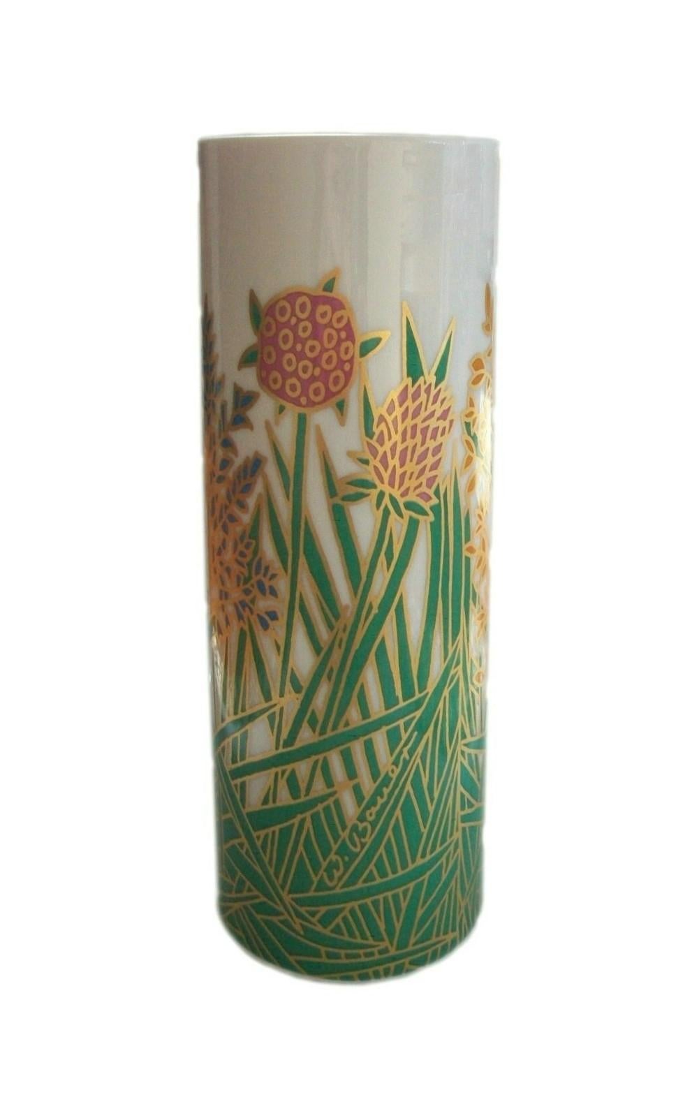 ROSENTHAL  Studio Linie  Wolf Bauer (Designer) - Vergoldete und mit Blumen verzierte Vase aus der Mitte des Jahrhunderts - signiert im Design - Rosenthal Stempel auf dem Sockel - Deutschland - um 1970.

Hervorragender/neuwertiger Zustand - kein