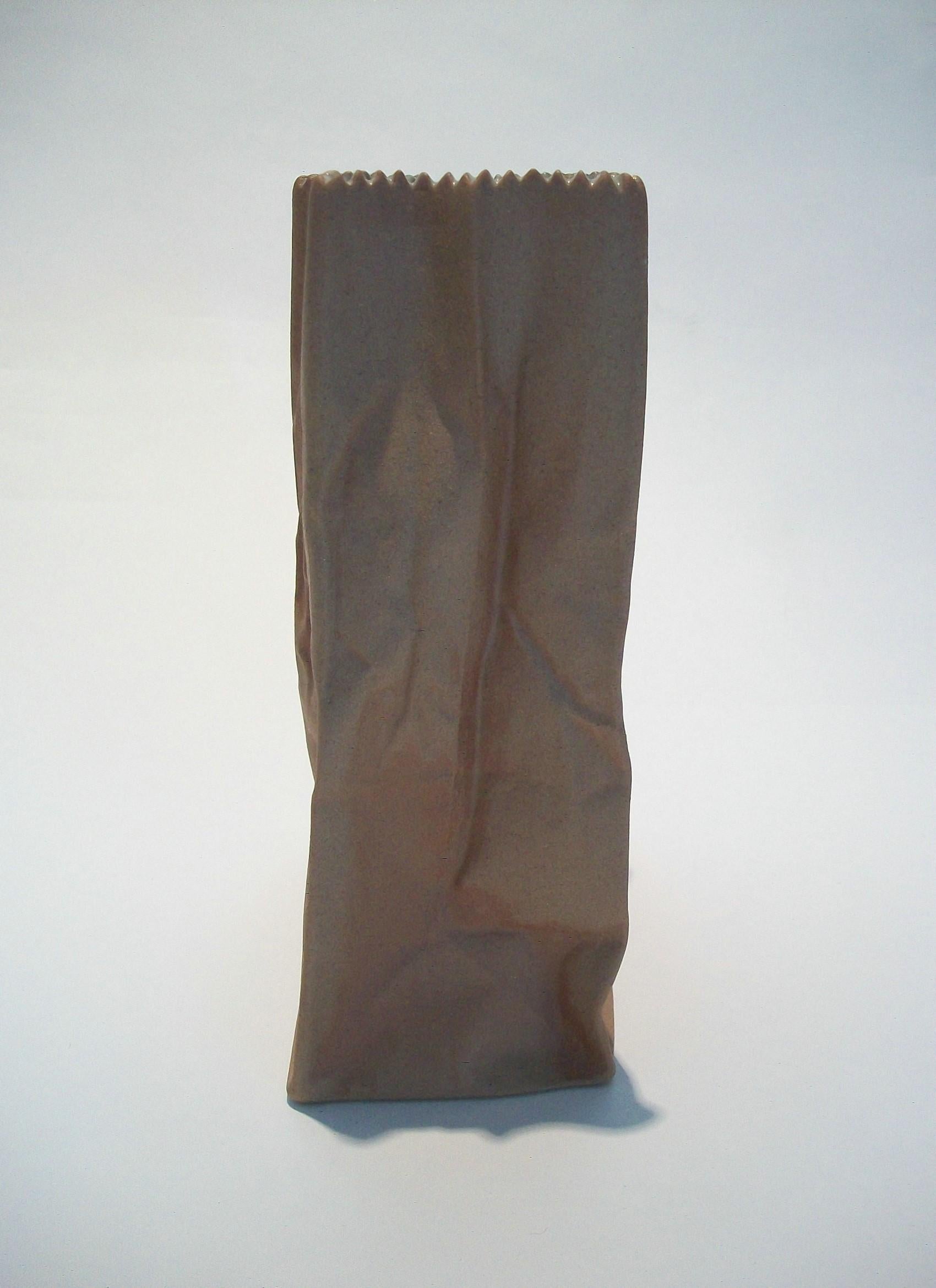 ROSENTHAL - Tapio Wirkkala - Porcelain 'Paper Bag' Vase - Germany - Circa 1977 In Good Condition For Sale In Chatham, ON