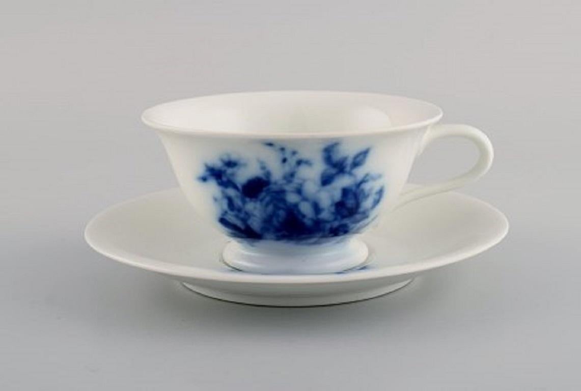 Rosenthal tea service for 10 people in hand-painted porcelain, 1930s / 40s.
The cup measures: 9.5 x 5 cm.
The saucer measures: 13.5 cm.
In excellent condition.
Stamped.