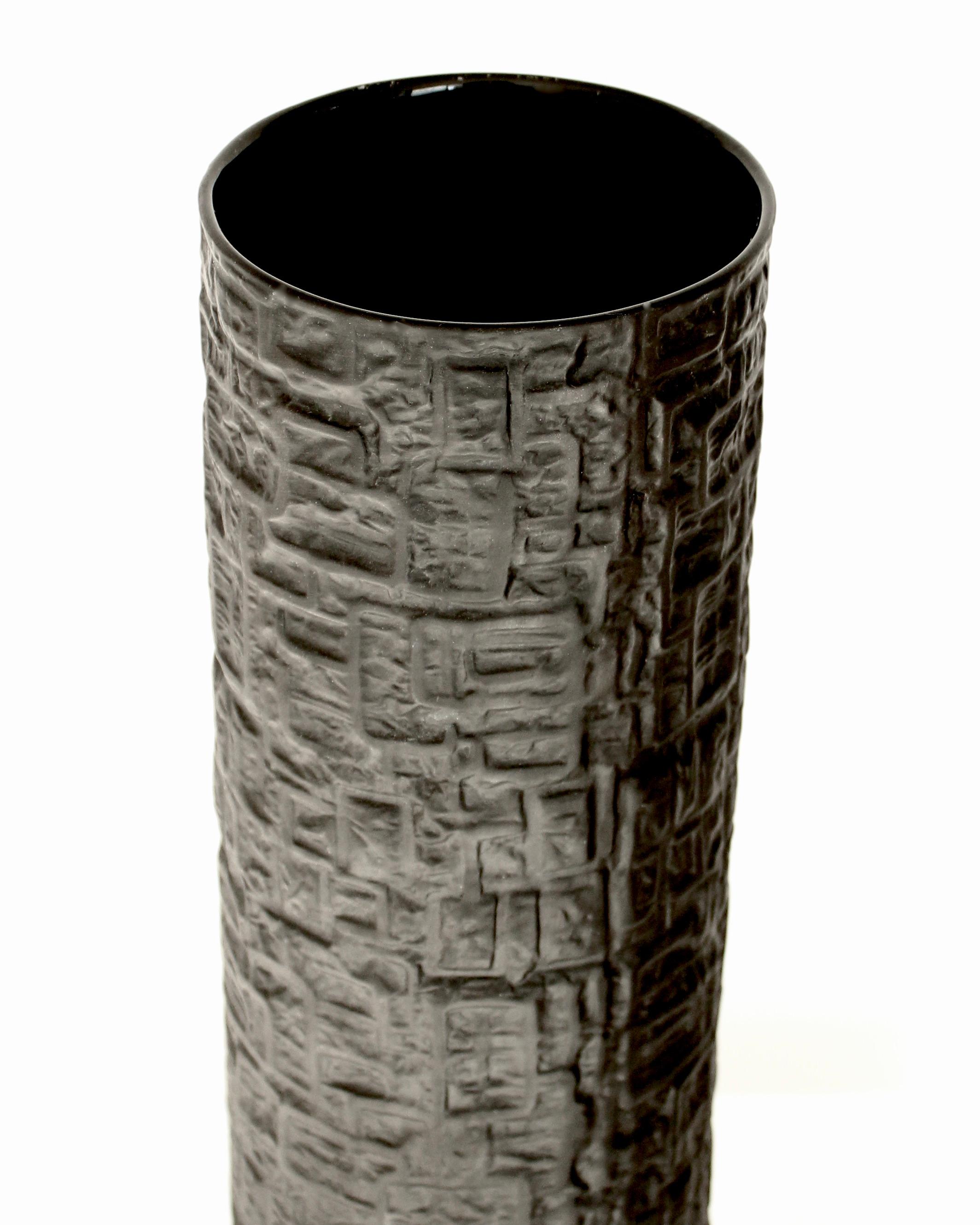 Mid-Century Modern Vase Rosenthal texturé en porcelaine Noire de Martin Freyer en vente