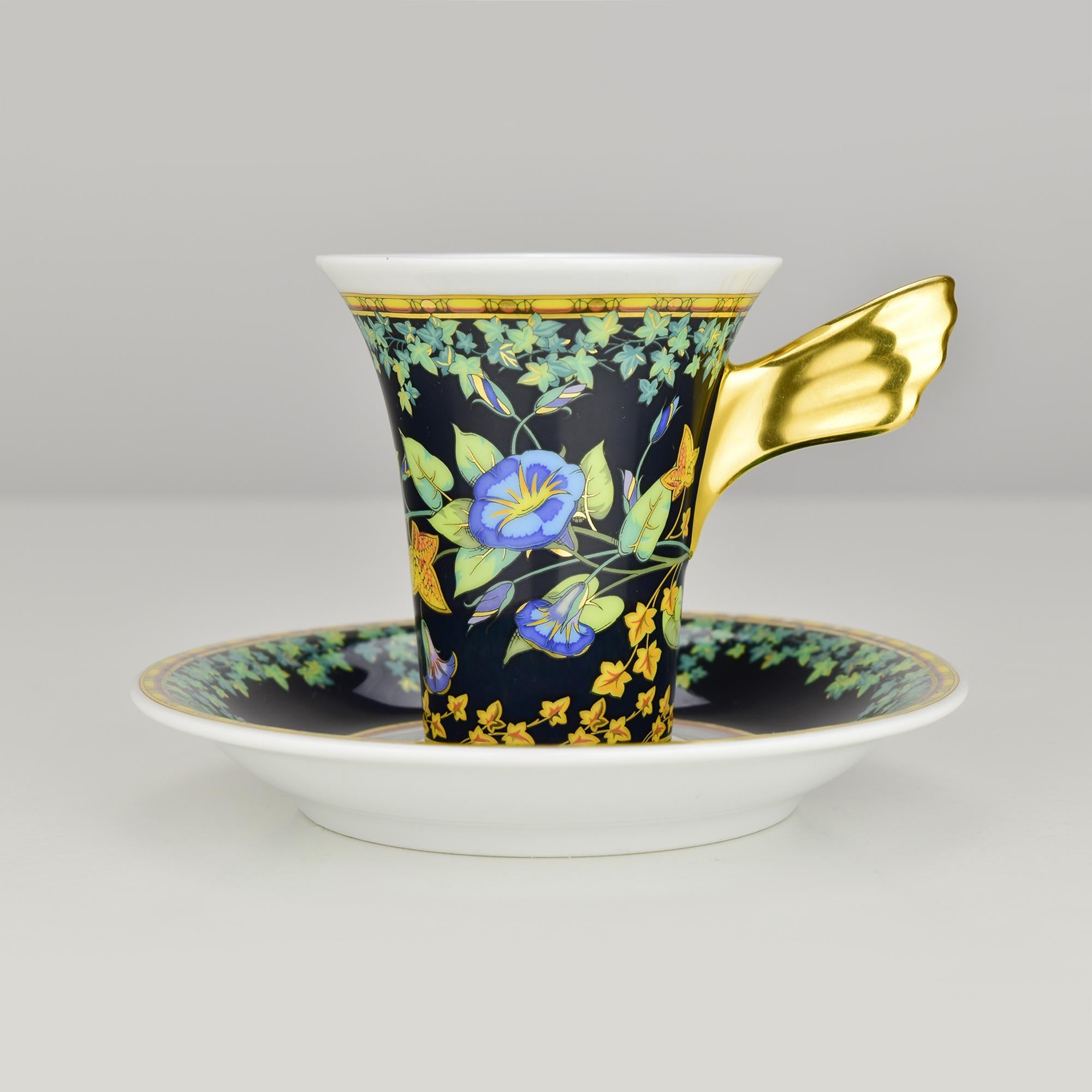 This striking Rosenthal Versace espresso cup and saucer from the “Gold Ivy” pattern demonstrates the exceptional design harmony between Versace’s lavish aesthetic and Paul Wunderlich’s sculptural form language. The flared porcelain cup features a