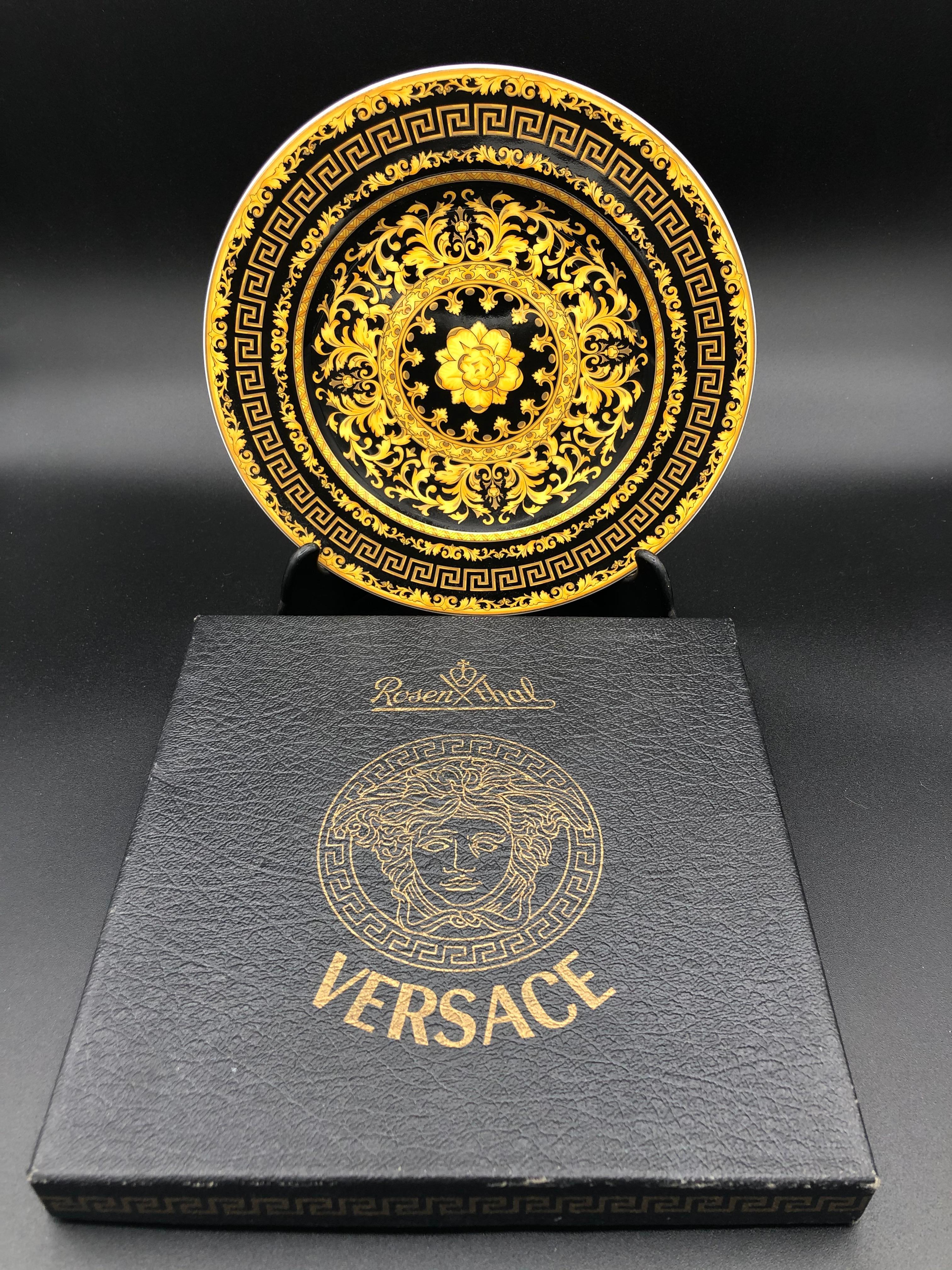 Rosenthal Versace ‘Floralia Gold’ Plate Boxed. The plate is a work of art and the best expression of both, the elegant and sophisticated Versace style and Rosenthal porcelain workmanship. Lavish ornaments decorate this piece and make it a must have