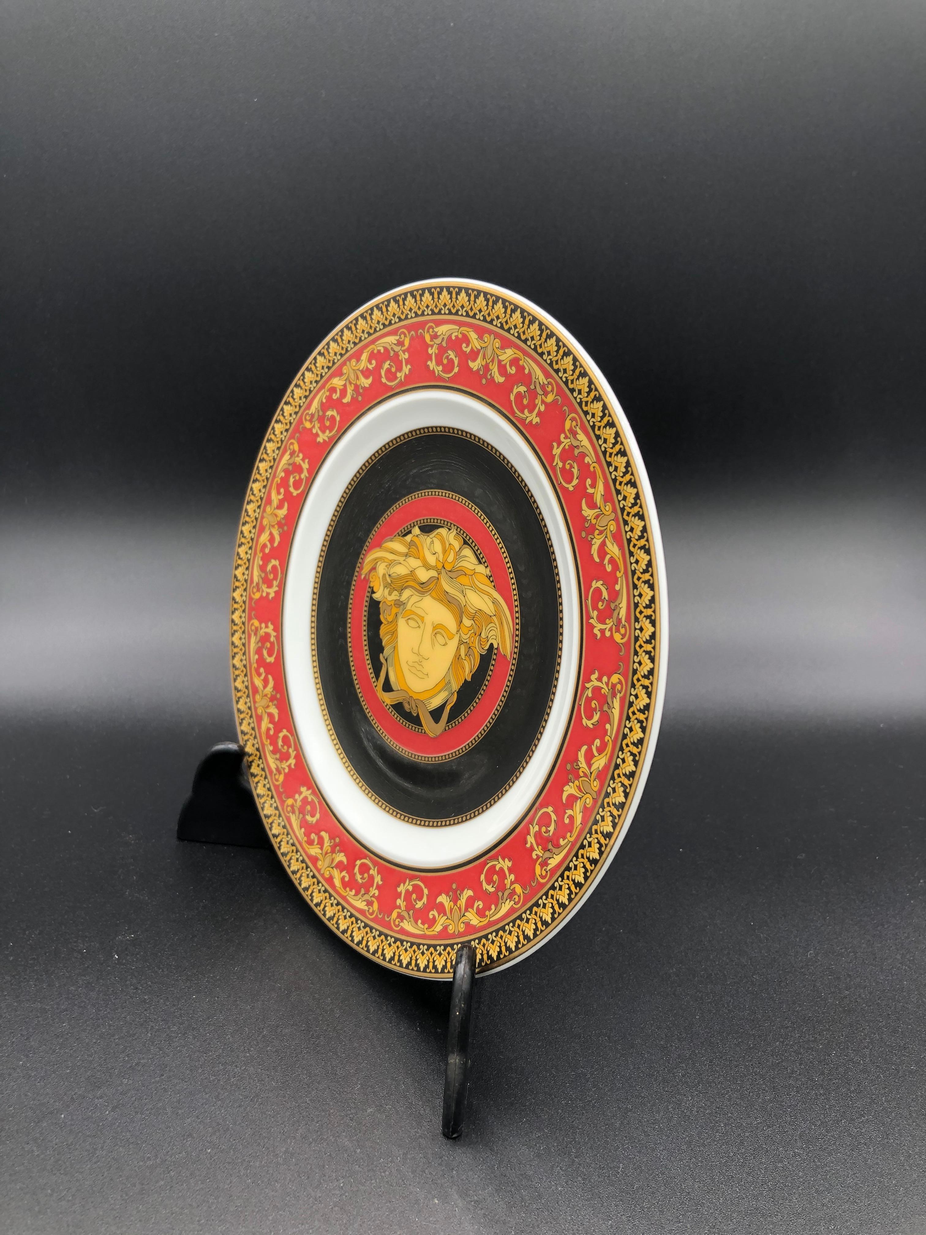 Rosenthal Versace Medusa Plate Boxed. This stunning Versace dinnerware is called Medusa Red. It is produced using the finest porcelain creating a style that is best described as luxurious and glamorous. The bread & butter plate measures 7 inch. The