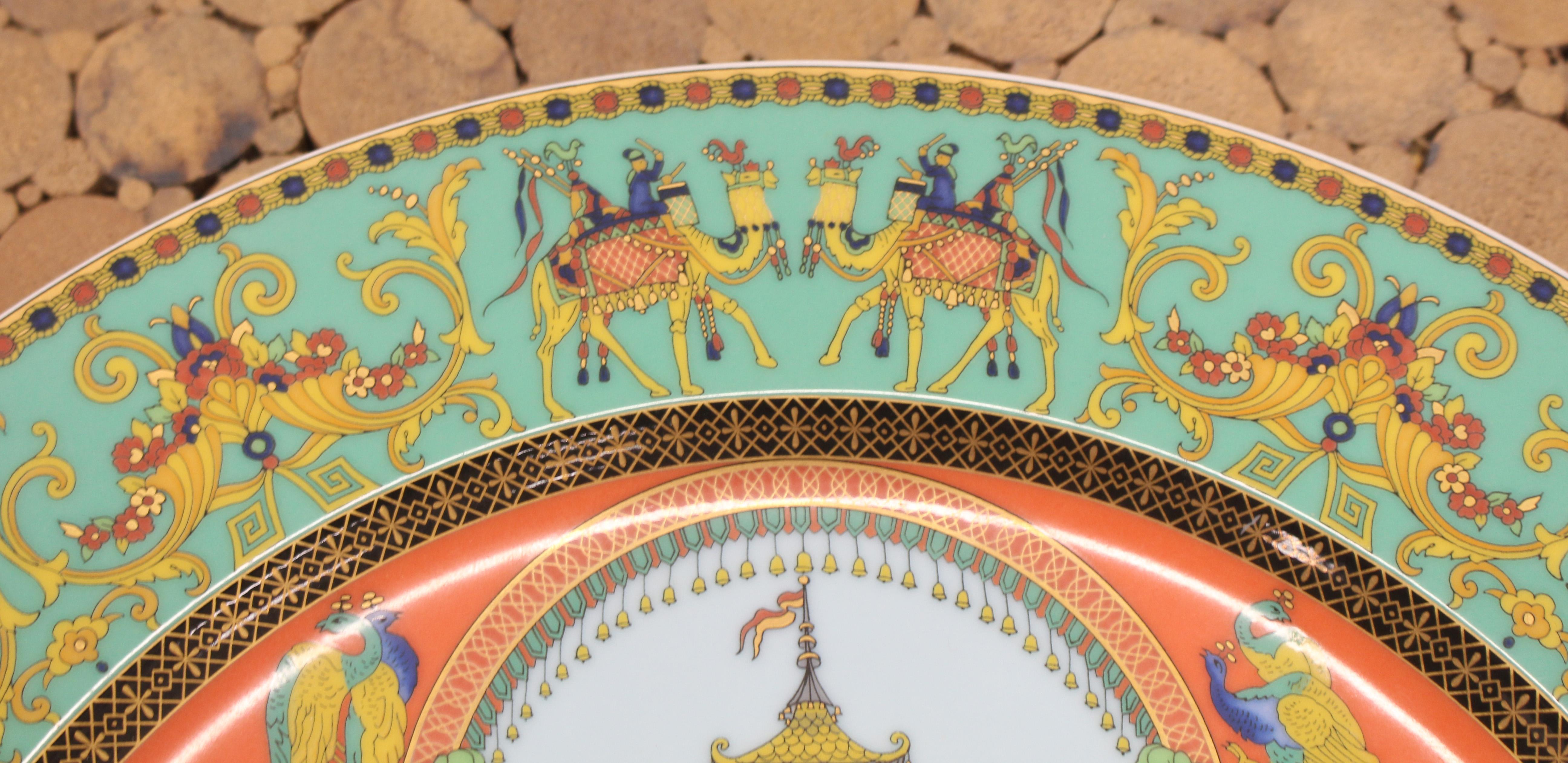 Assiette de présentation en porcelaine Rosenthal Versace en vente 2