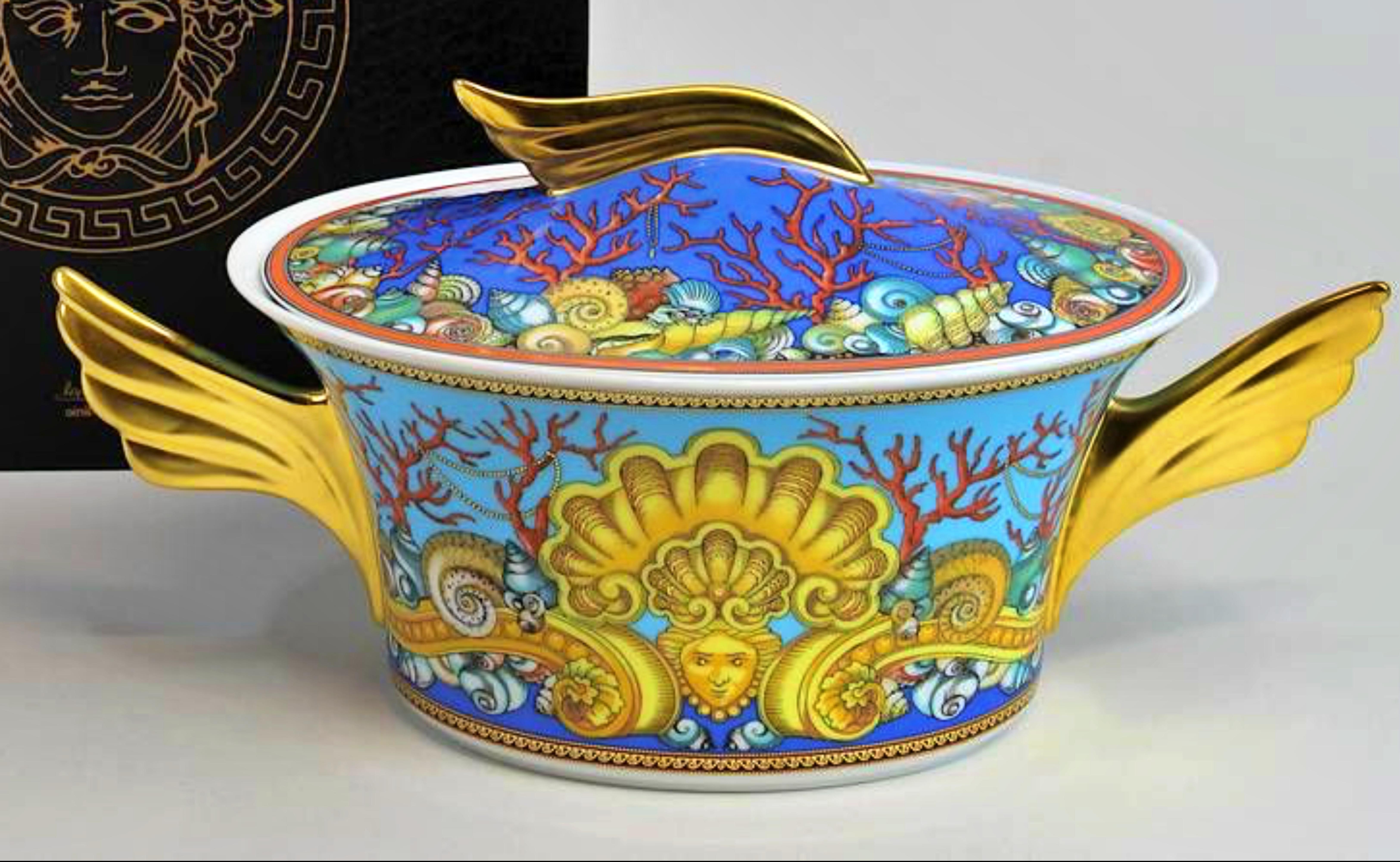 Fait main Soupière Versace de Rosenthal avec couvercle,  « Les Tresors de la Mer » Paul Wunderlich en vente