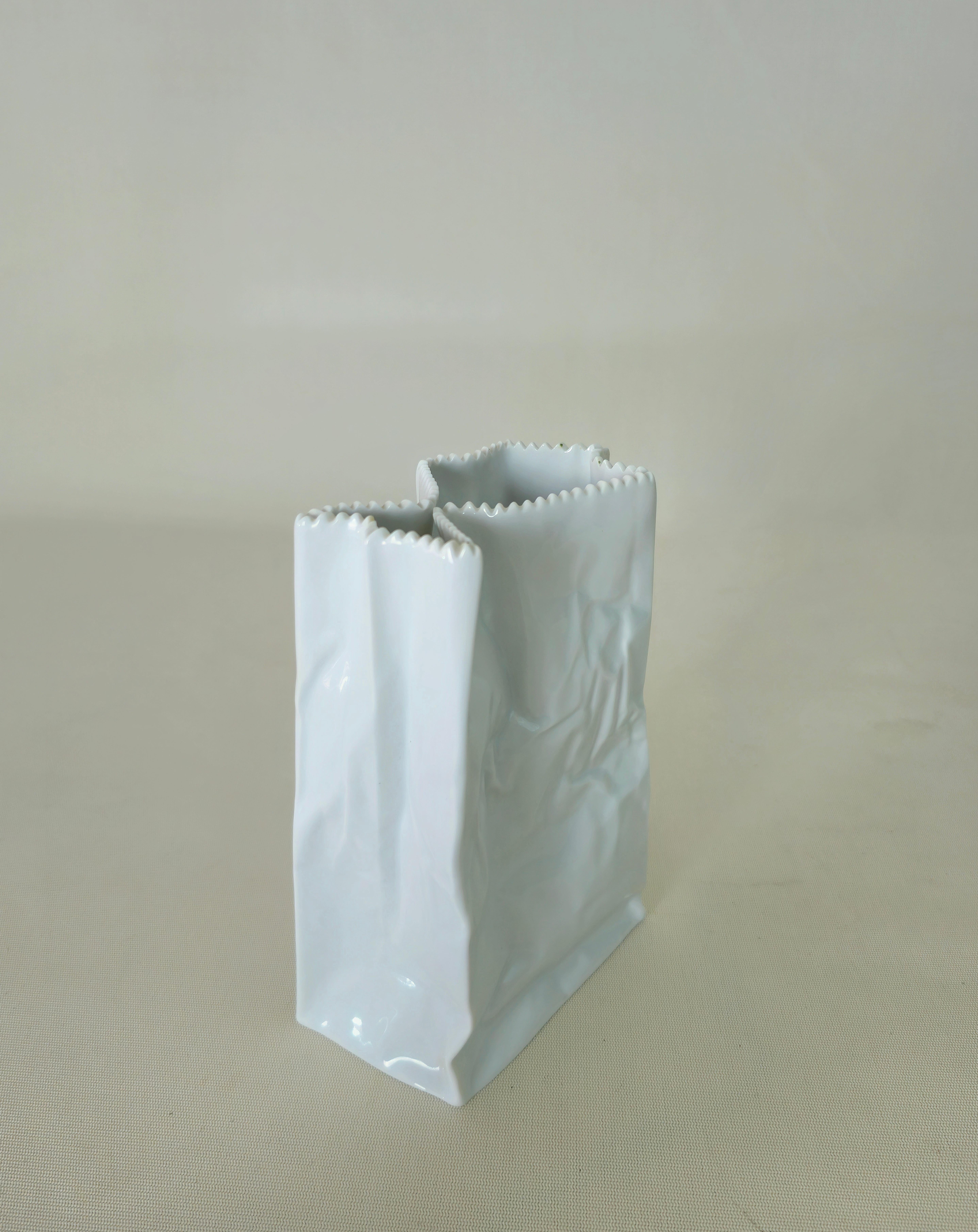 20ième siècle Rosenthal Tapio Wirkkala sculptural design en céramique blanche des années 1980 en vente