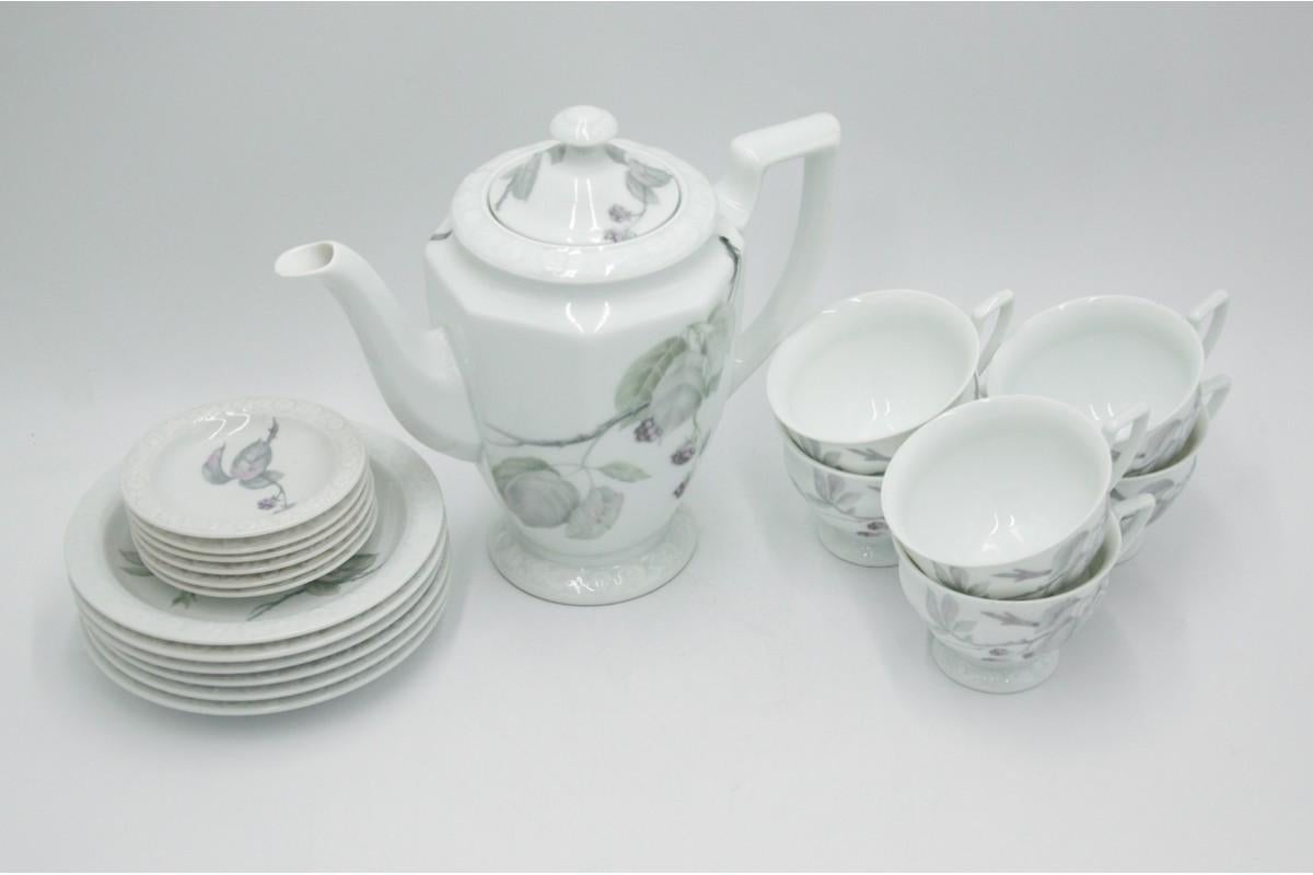 Porcelain service Maria had by Rosenthal.

Dimensions:

6 pcs cup - height 6.5 cm / dia. 9.5 cm

Plates 6 pcs. - dia. 14.5 cm cm

Stand 6 pcs. - dia. 9.5 cm

Jug: height 20 cm / width 23 cm / depth 11 cm