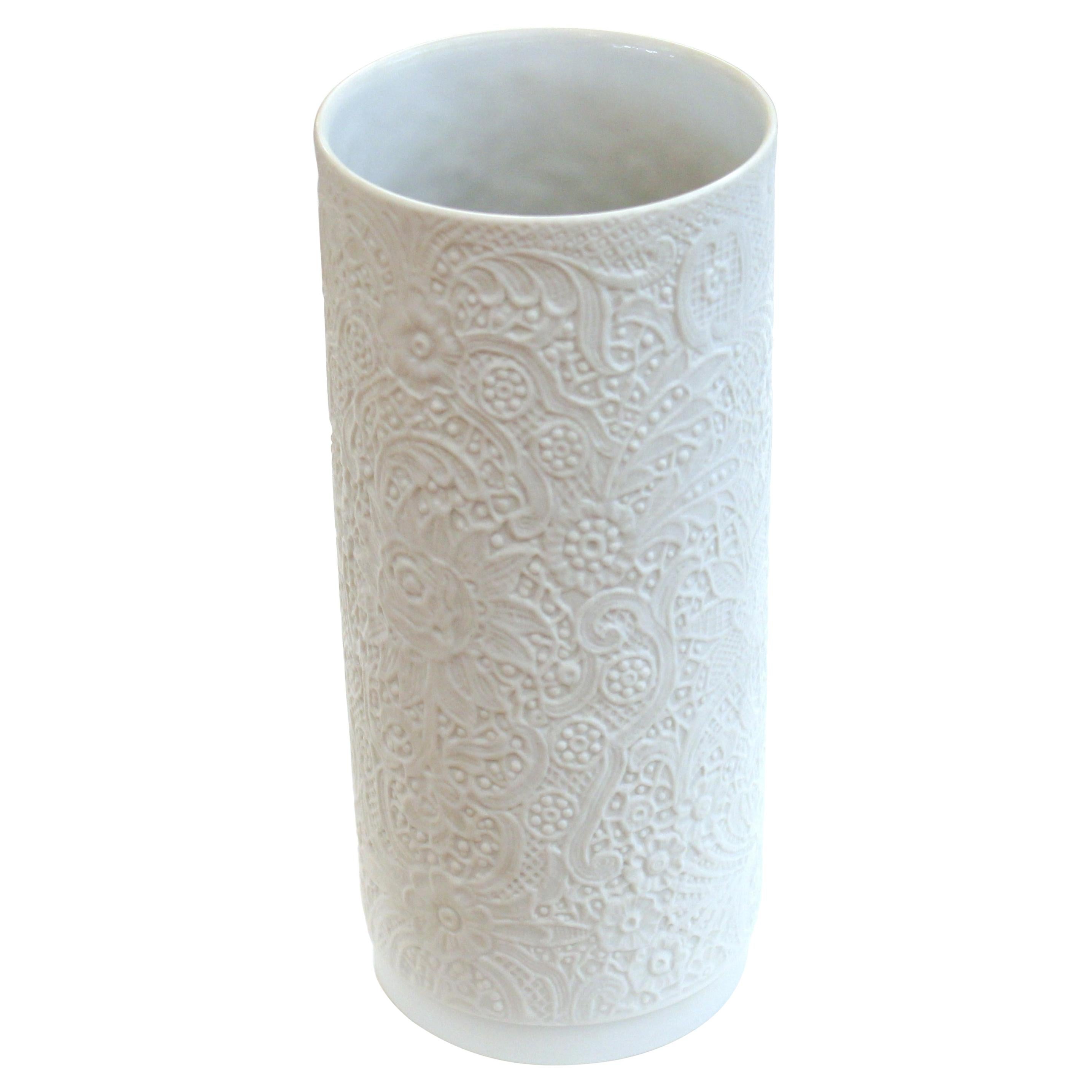 Vase Rosenthal en porcelaine blanche biscuit à motif de dentelle En vente  sur 1stDibs