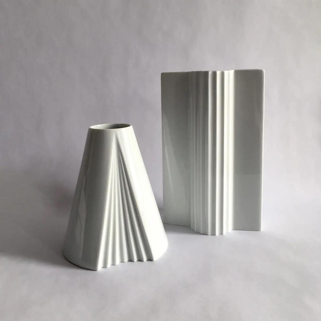 Vase Rosenthal par Ambrogio Pozzi en porcelaine plissée et arrondie