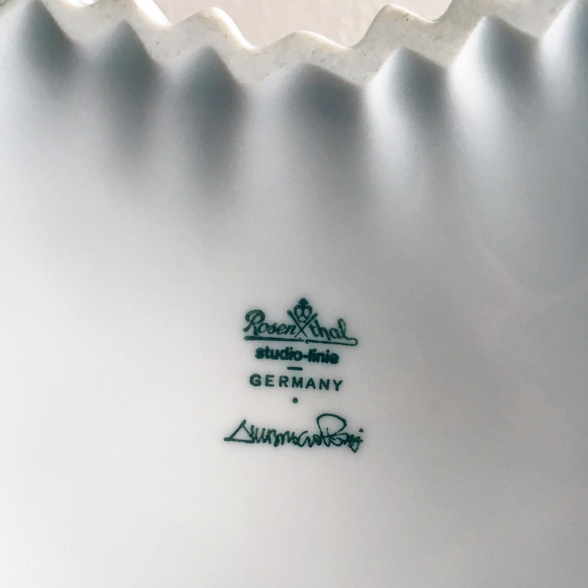 Rosenthal by Ambrogio Pozzi White Rounded Plisse Porcelain Vase, Postmodern For Sale 1