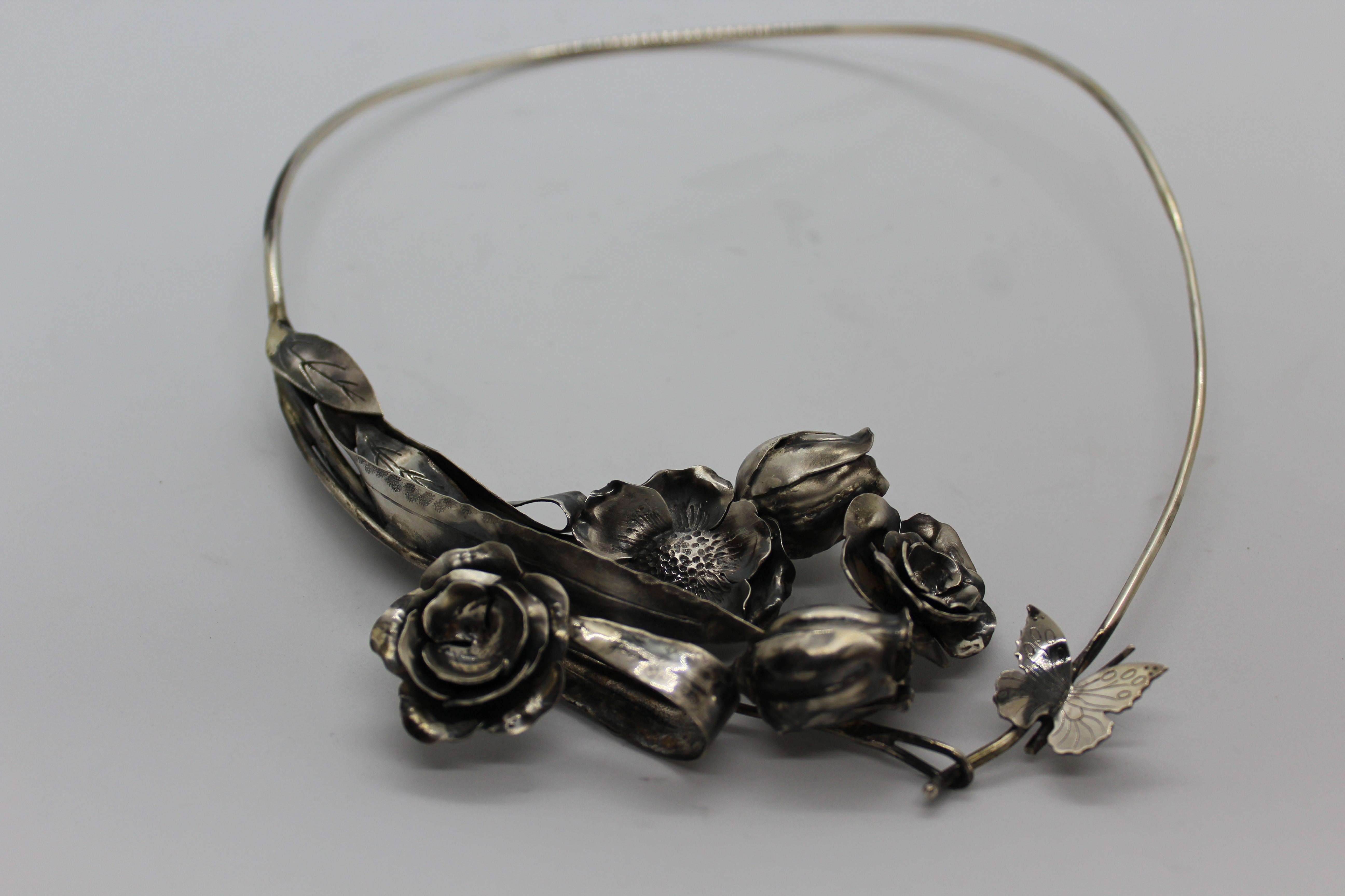 The “Roses and Butterfly” choker is part of our jewelry collection. All our sterling silver pieces of jewelry are handmade: it means that none is like the other. As a matter of fact, our aim is to create unique products with a high artistic value.