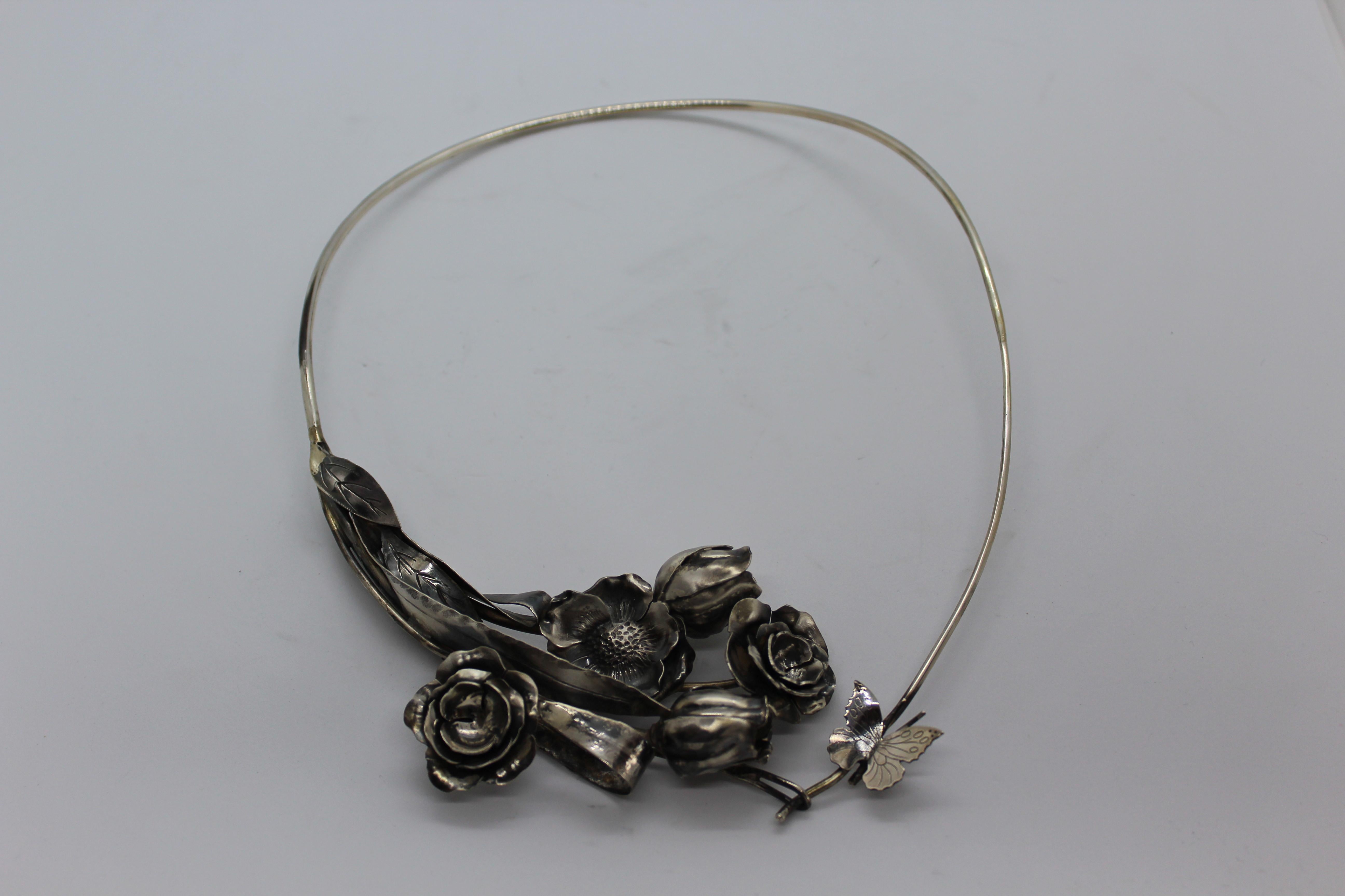 Roses and Butterfly Sterling Silver Choker, Handmade, Italy In New Condition For Sale In Firenze, IT