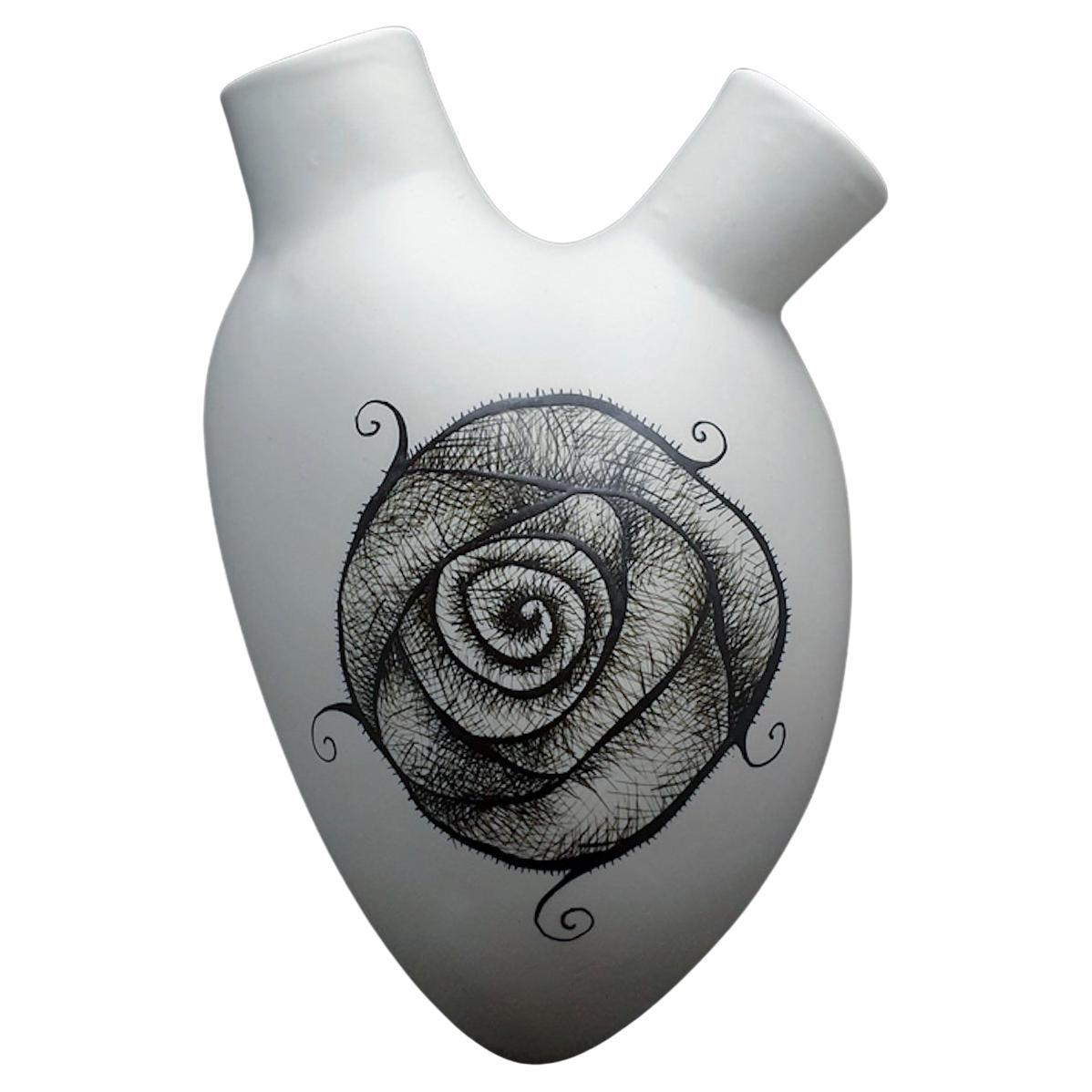 Ensemble de 8 vases de luxe « Roses », fabriqués à la main en Italie, 2021, peints à la main
