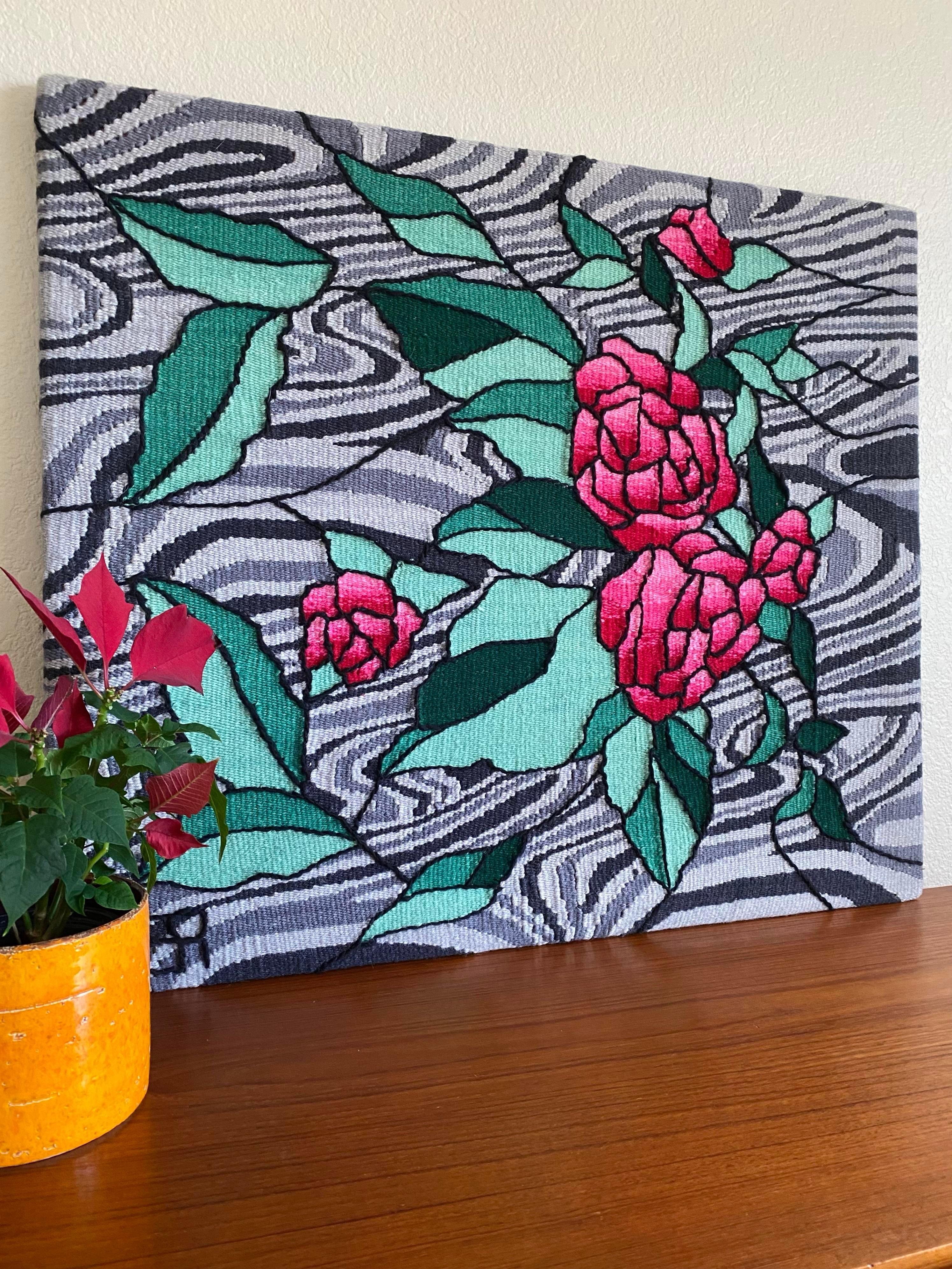 Bois Tapisserie de roses sur fond psychédélique en vente