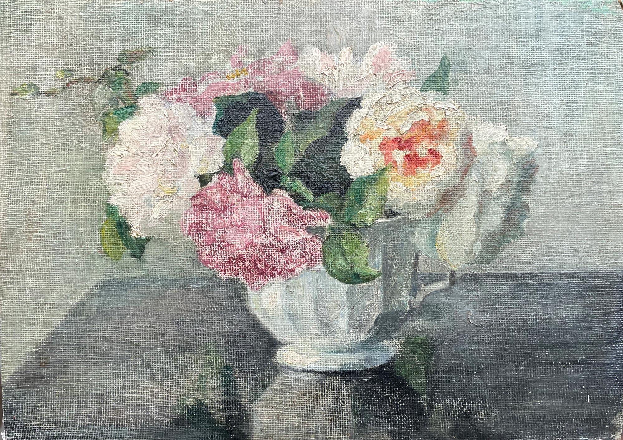 Vase with Roses - Letourneux Yvonne

Measures: 24cm x 34cm (dimensions referring to the canvas only), oil on canvas applied to cardboard - 1950s

Floral arrangement with white vase containing white and pink roses.
 