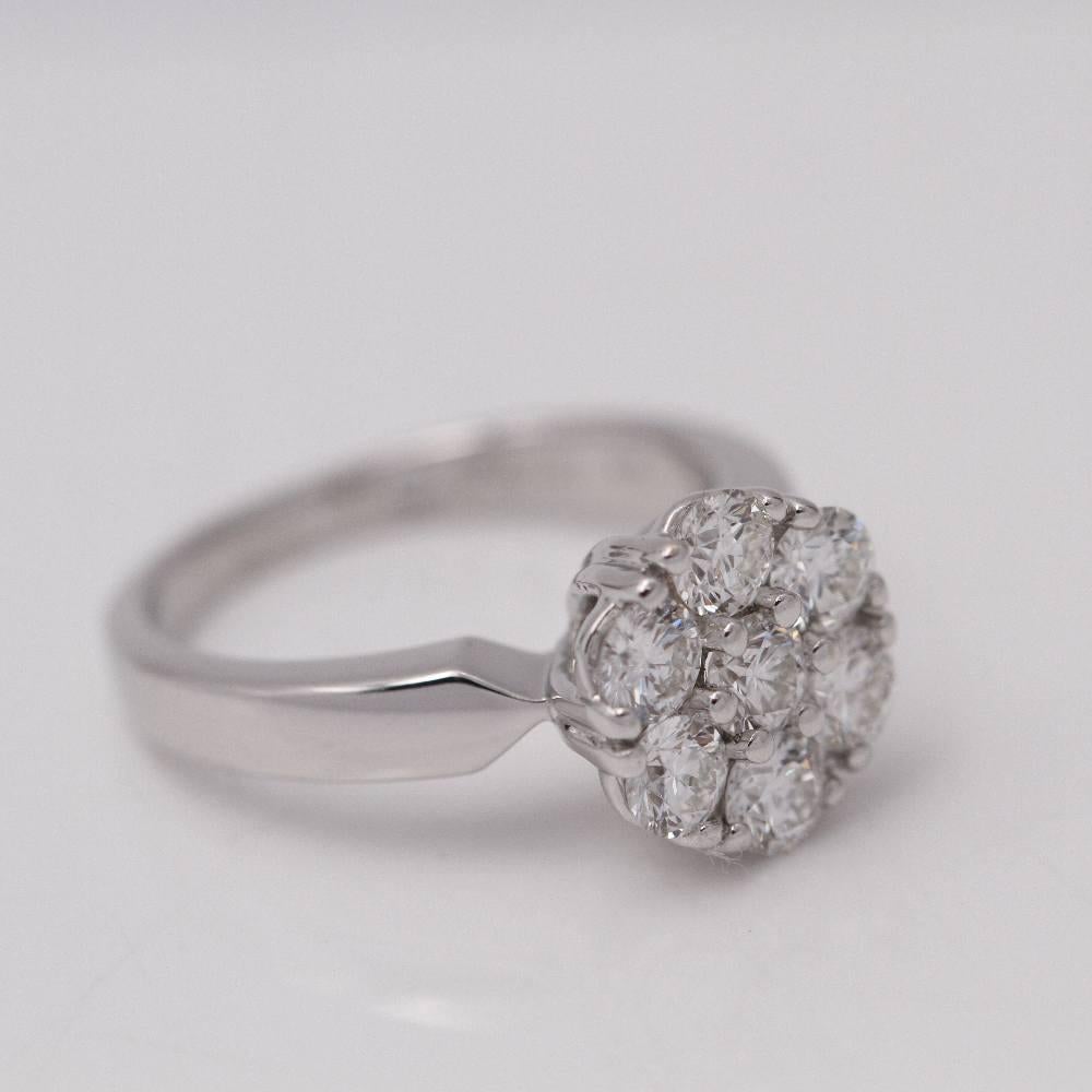 Brilliant Cut Rosette in White Gold with Diamonds. Second Hand For Sale
