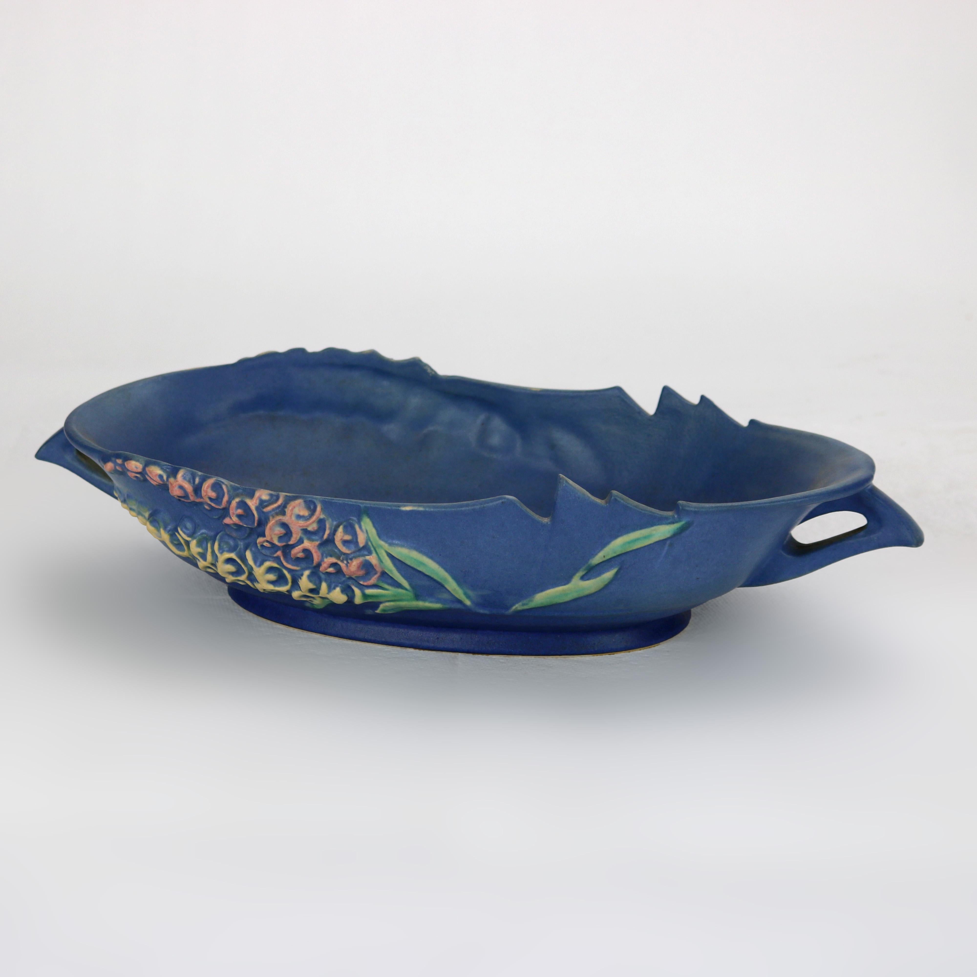 Blaue Roseville-Konsolenschale aus Kunstkeramik mit Fuchslove-Muster aus der Mitte des 20. Jahrhunderts im Zustand „Gut“ im Angebot in Big Flats, NY
