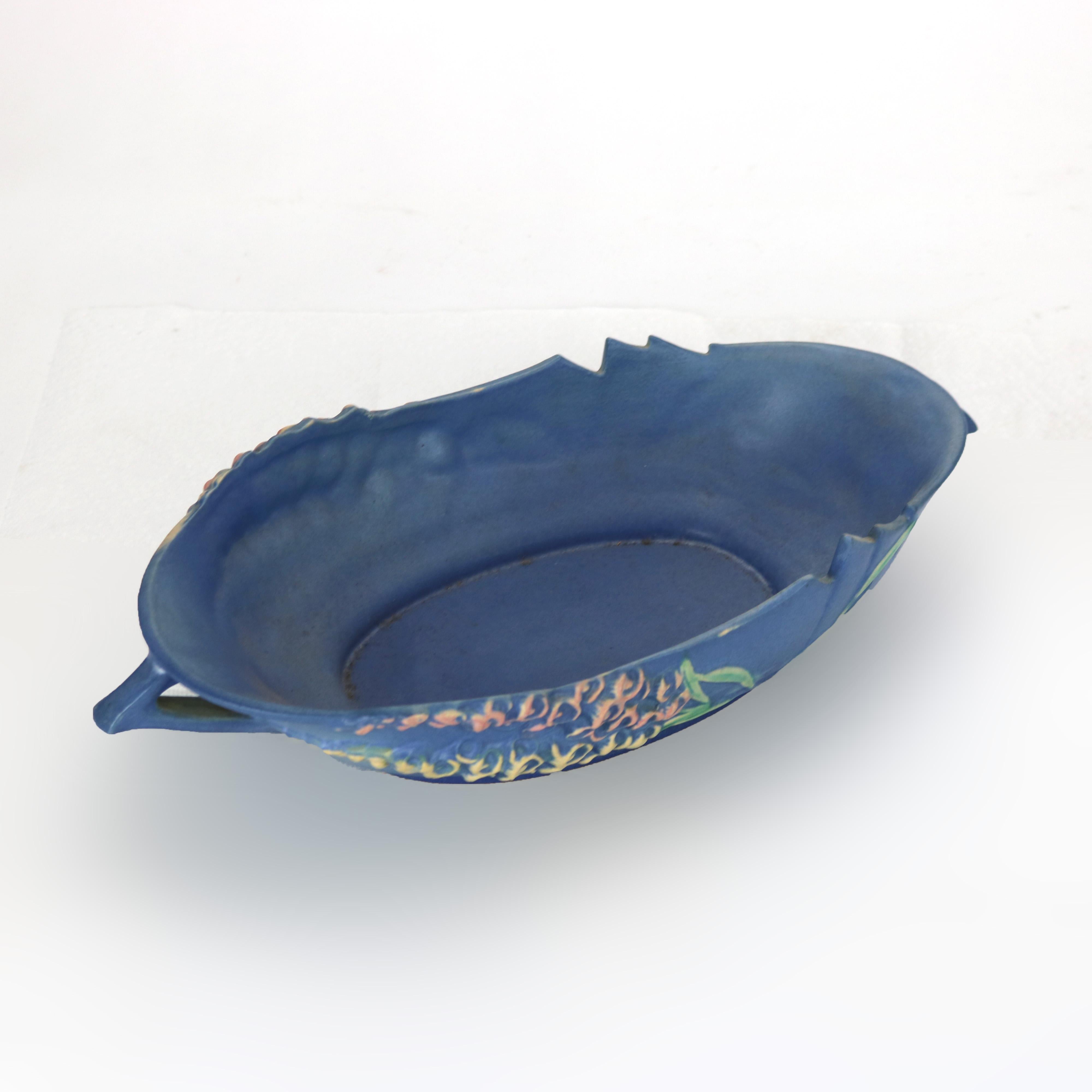 Blaue Roseville-Konsolenschale aus Kunstkeramik mit Fuchslove-Muster aus der Mitte des 20. Jahrhunderts (Töpferwaren) im Angebot