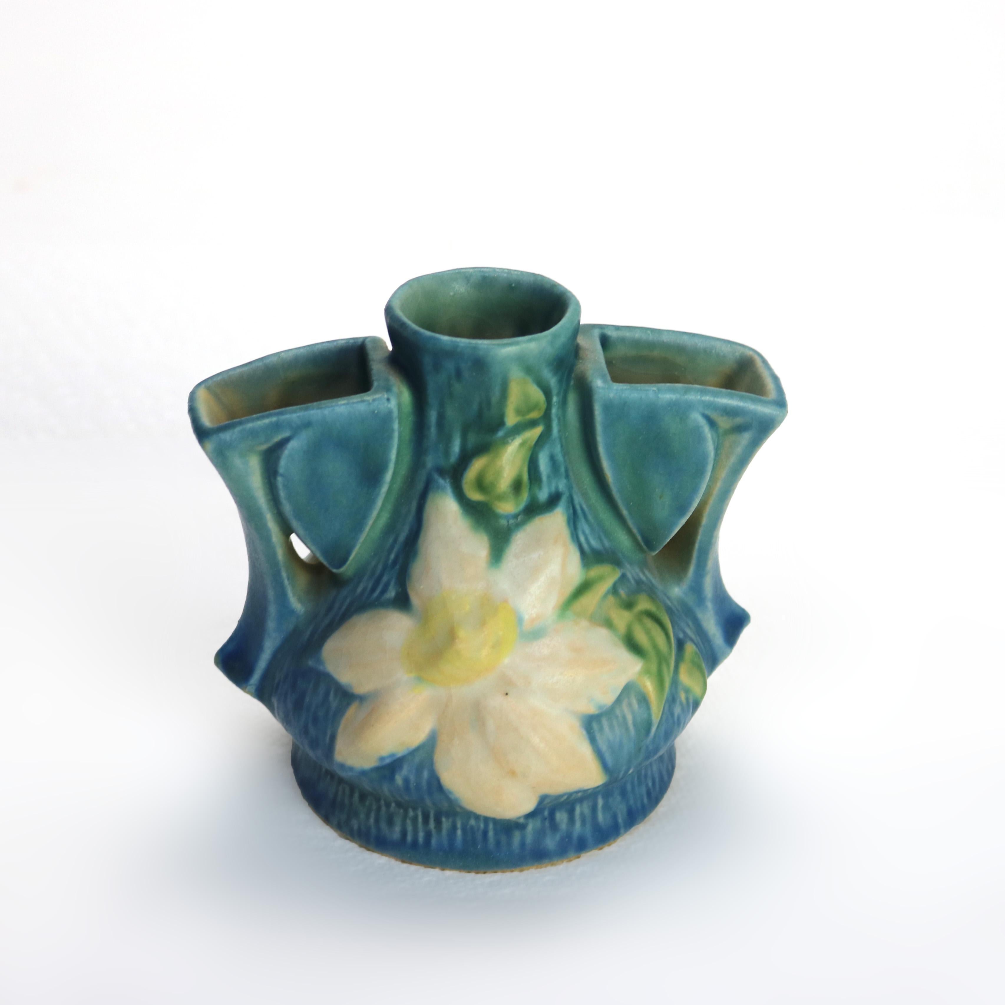 Blauer Blumenfrosch aus Roseville-Kunstkeramik mit Clematis-Muster aus der Mitte des 20. Jahrhunderts im Zustand „Gut“ im Angebot in Big Flats, NY