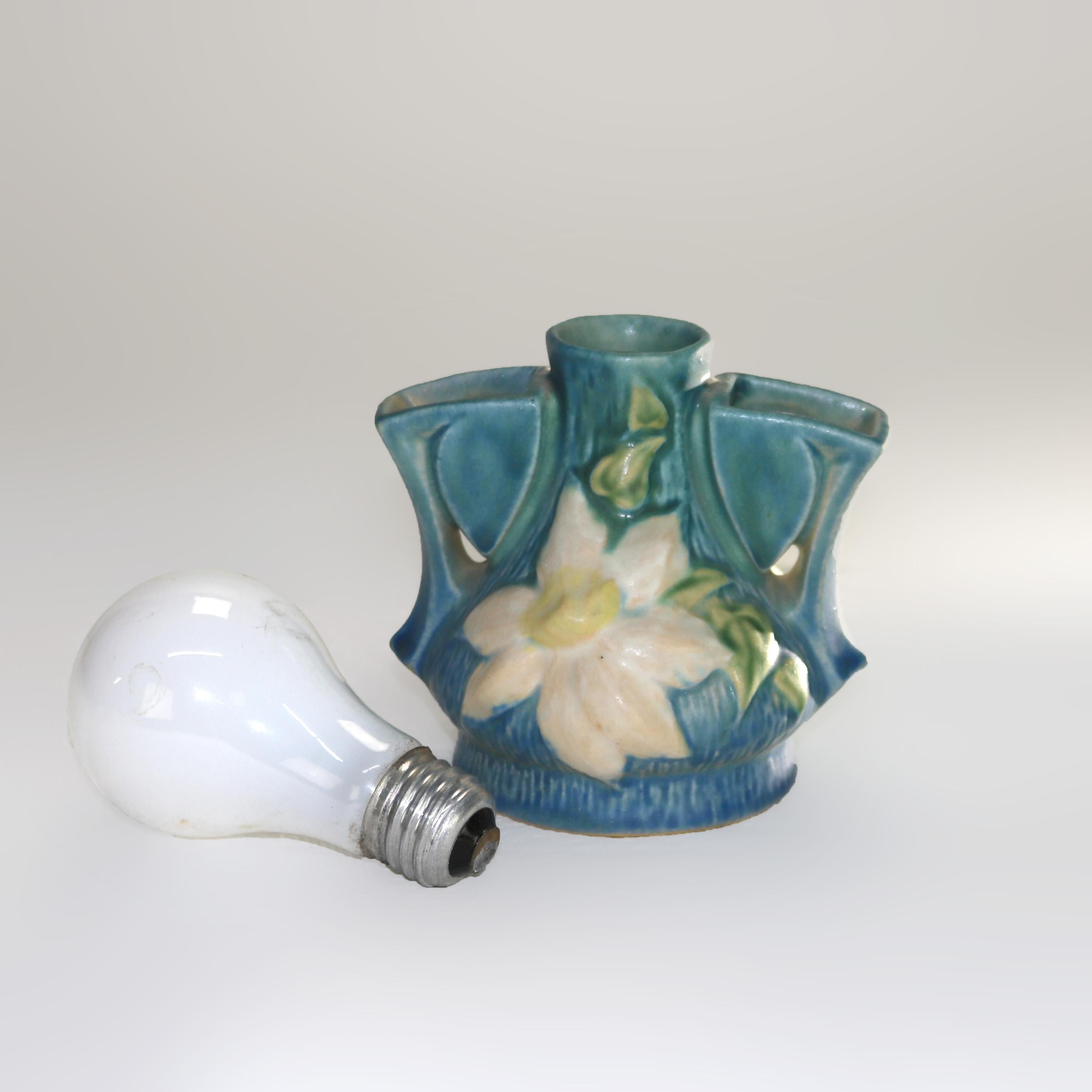 Blauer Blumenfrosch aus Roseville-Kunstkeramik mit Clematis-Muster aus der Mitte des 20. Jahrhunderts im Angebot 5