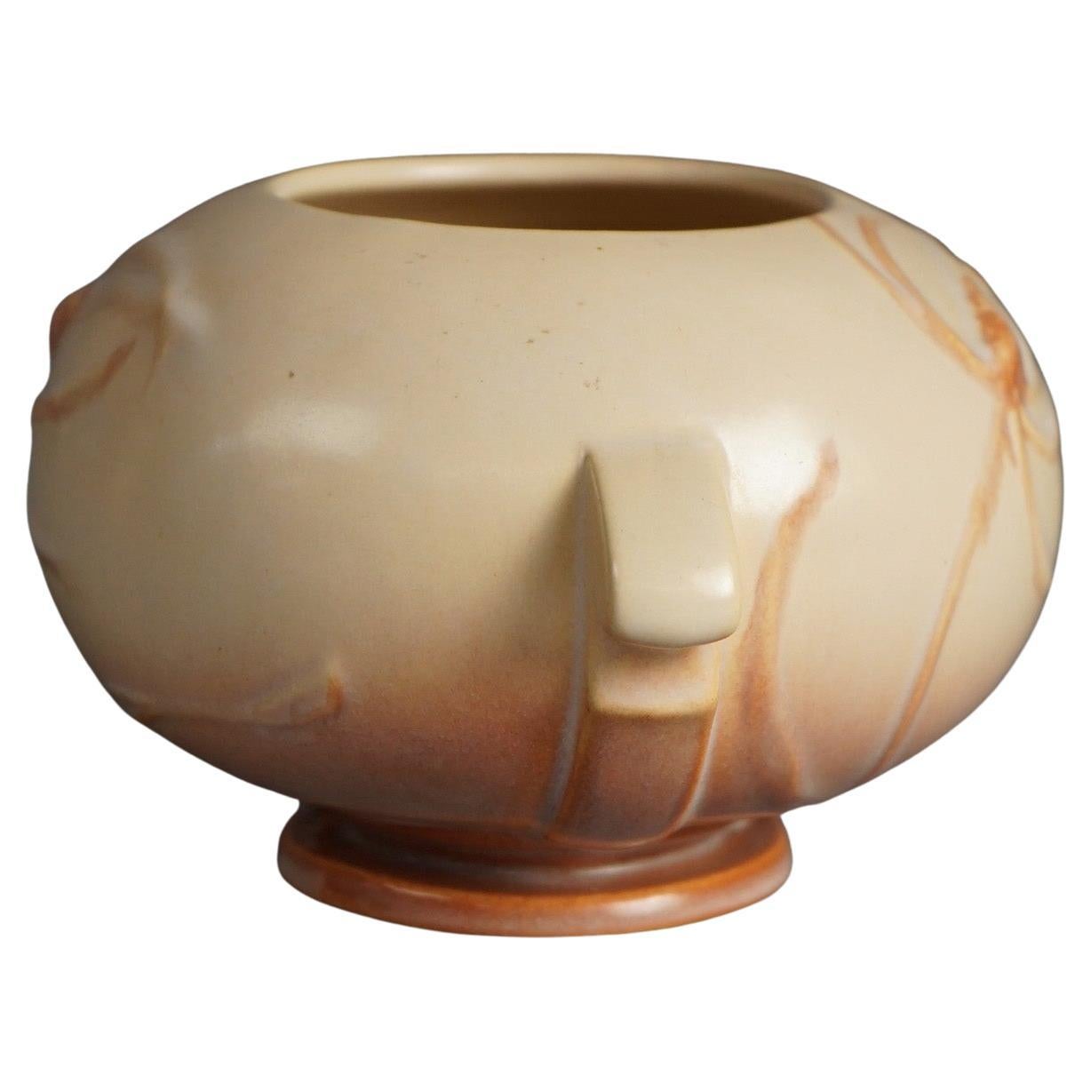 Roseville Art Pottery Bowl With Teasel Pattern C1936

Measures - 4.25