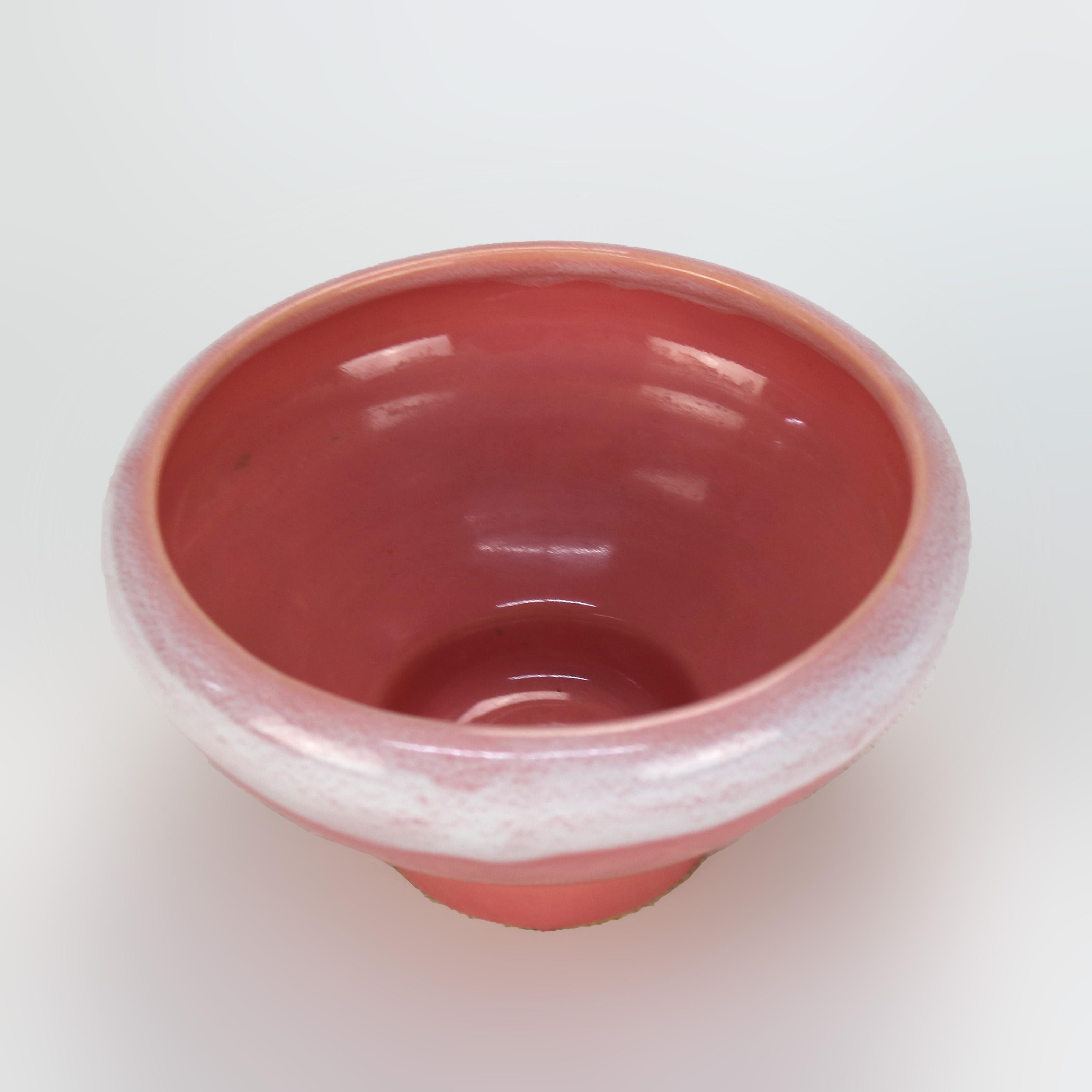 Roseville Art Pottery Jardinera Pasadena Esmaltada Rosa Mediados del Siglo XX siglo XX en venta