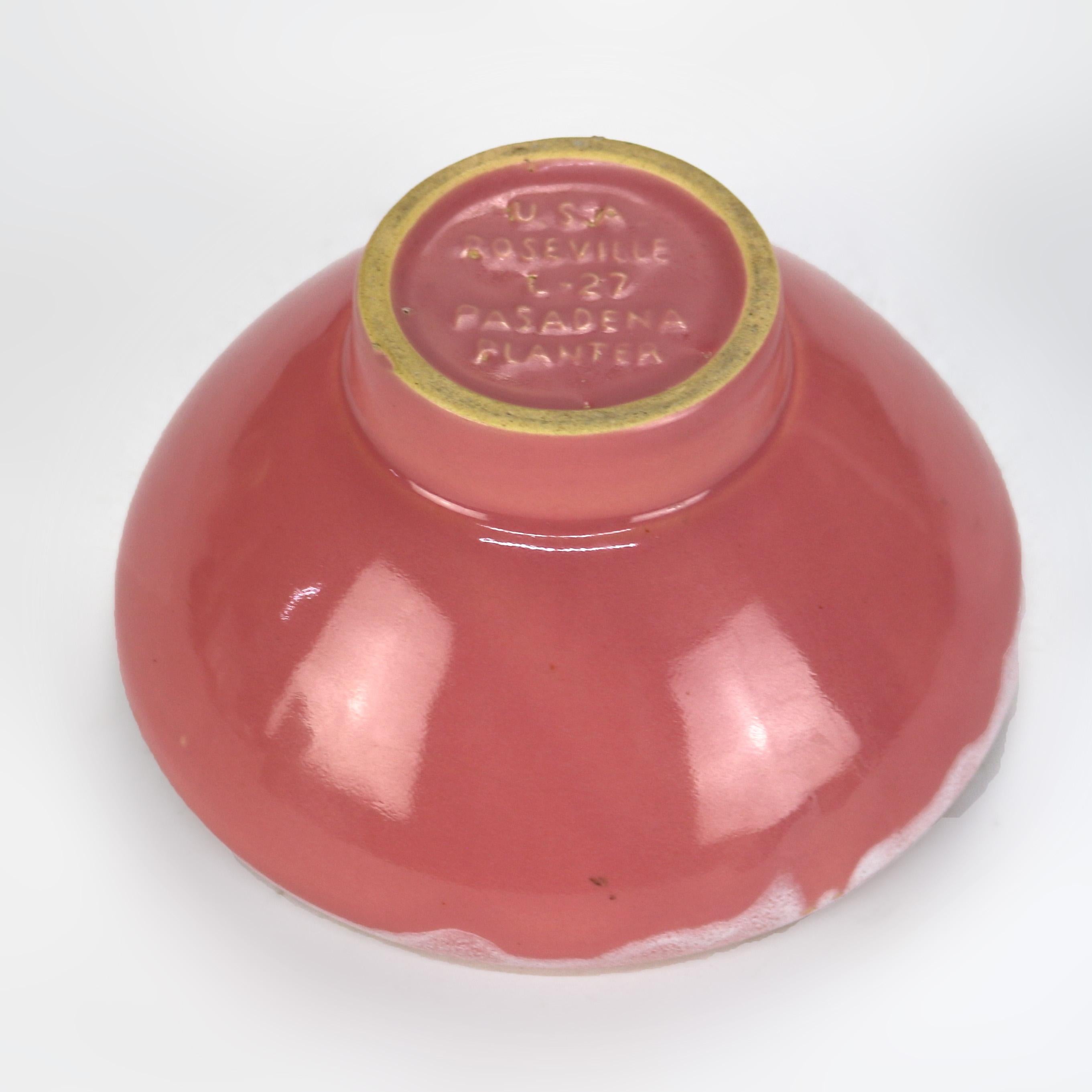 Roseville Art Pottery Jardinera Pasadena Esmaltada Rosa Mediados del Siglo XX Alfarería en venta