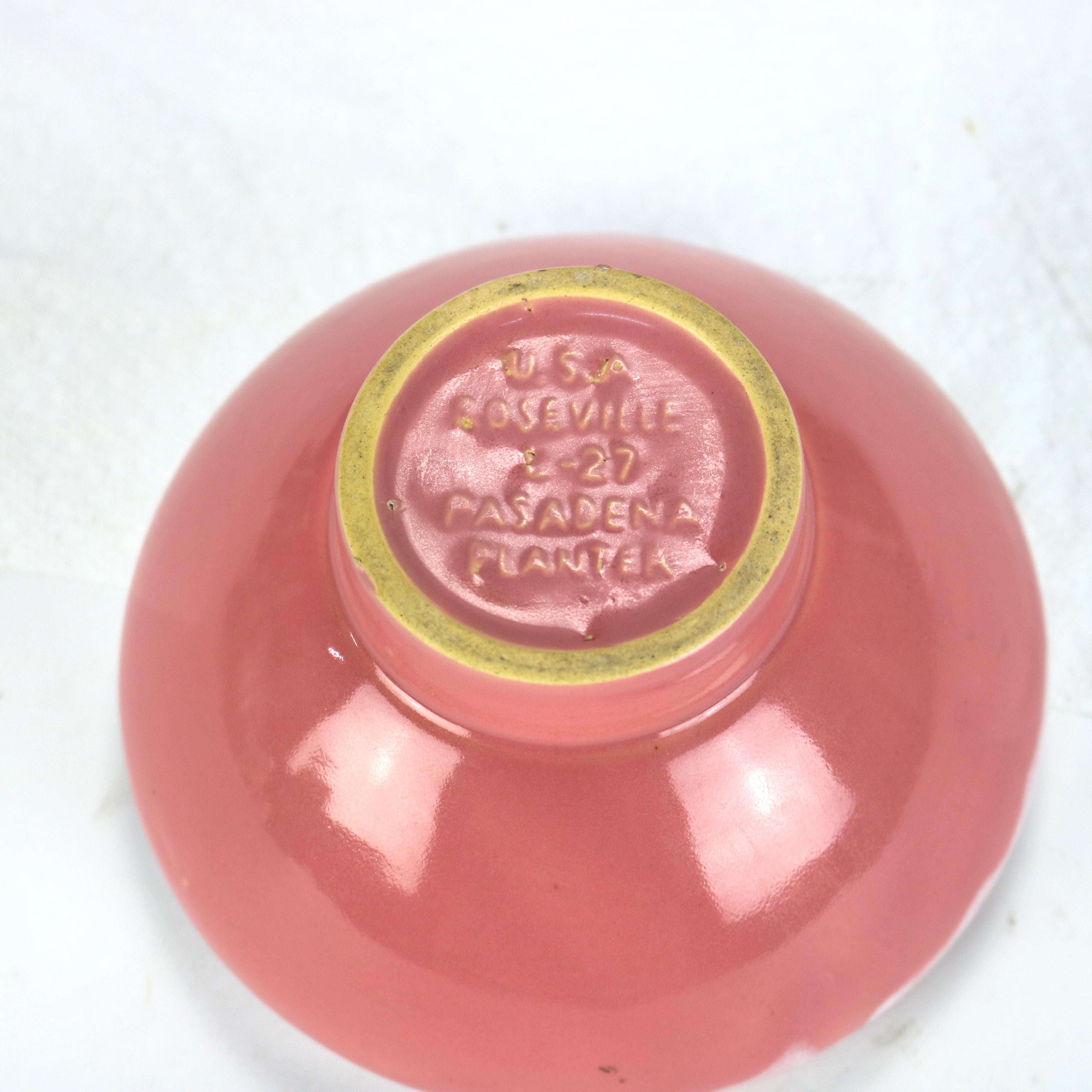 Roseville Art Pottery Jardinera Pasadena Esmaltada Rosa Mediados del Siglo XX en venta 1