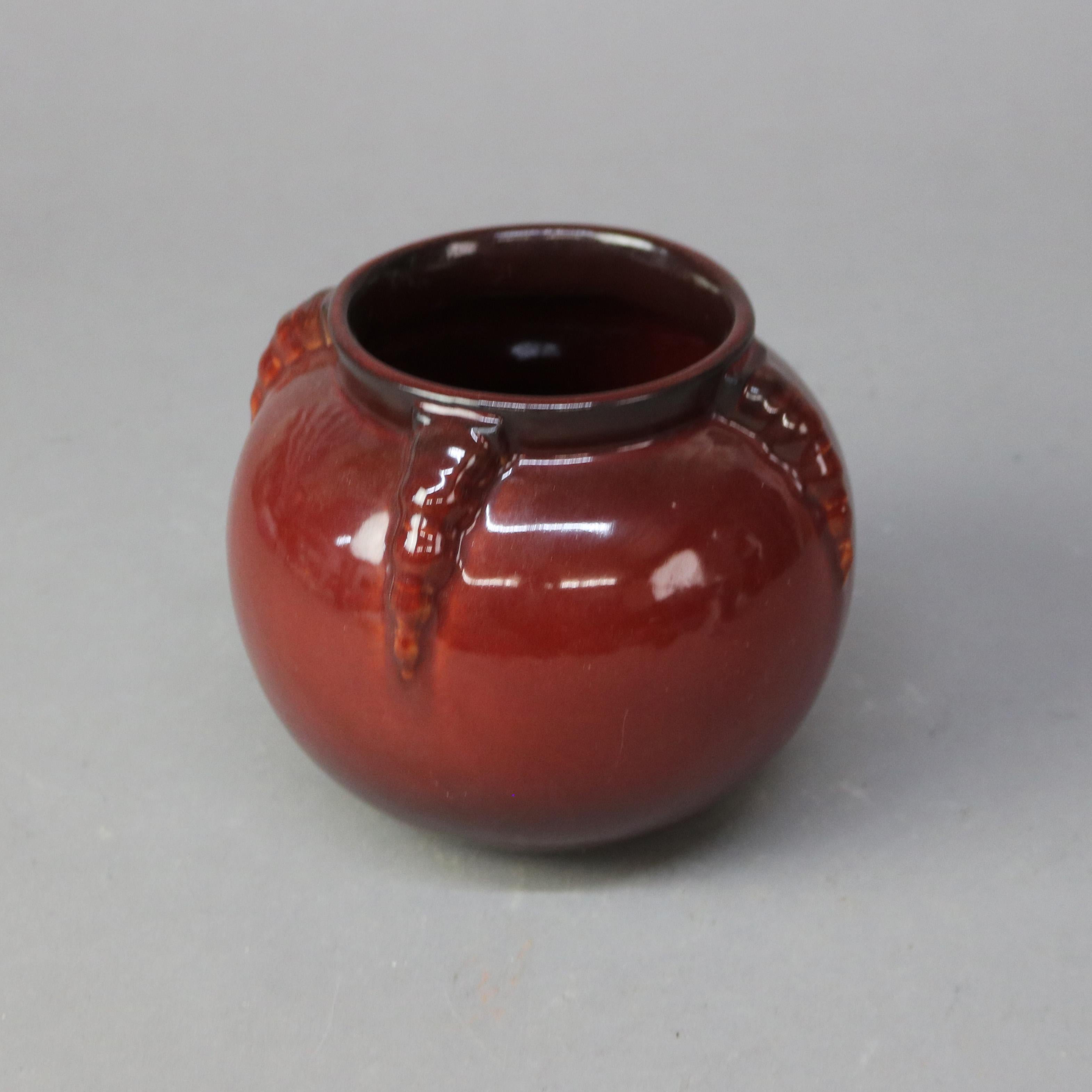 Terracotta Roseville Art Pottery Vaso ad artiglio rosso Topeo Metà del XX secolo in vendita