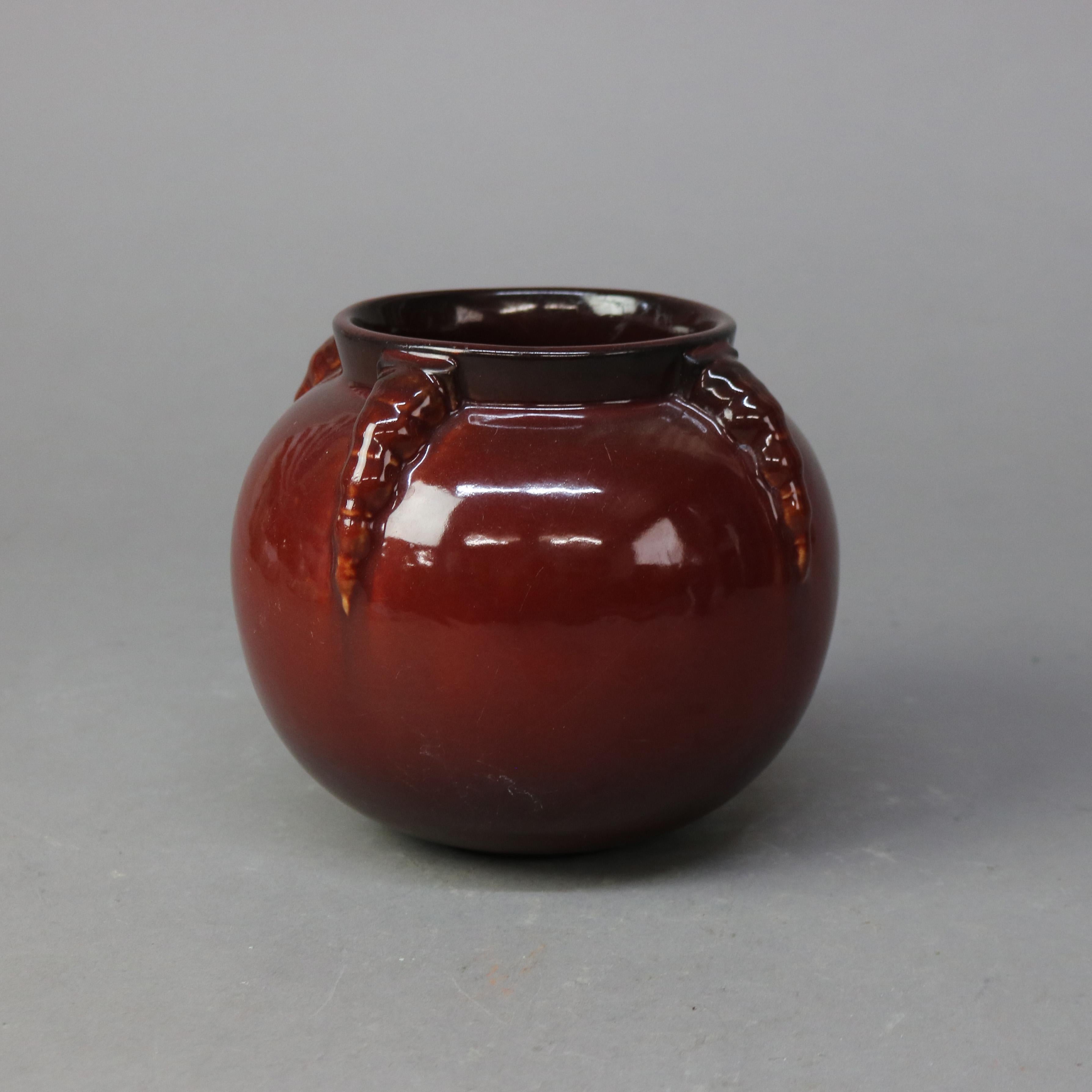Roseville Art Pottery Vaso ad artiglio rosso Topeo Metà del XX secolo in vendita 1
