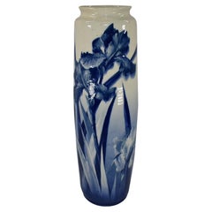 Roseville Azurean 1903 Experimentale Trial-Glasur Blaue Iris-Keramik Bodenvase 954