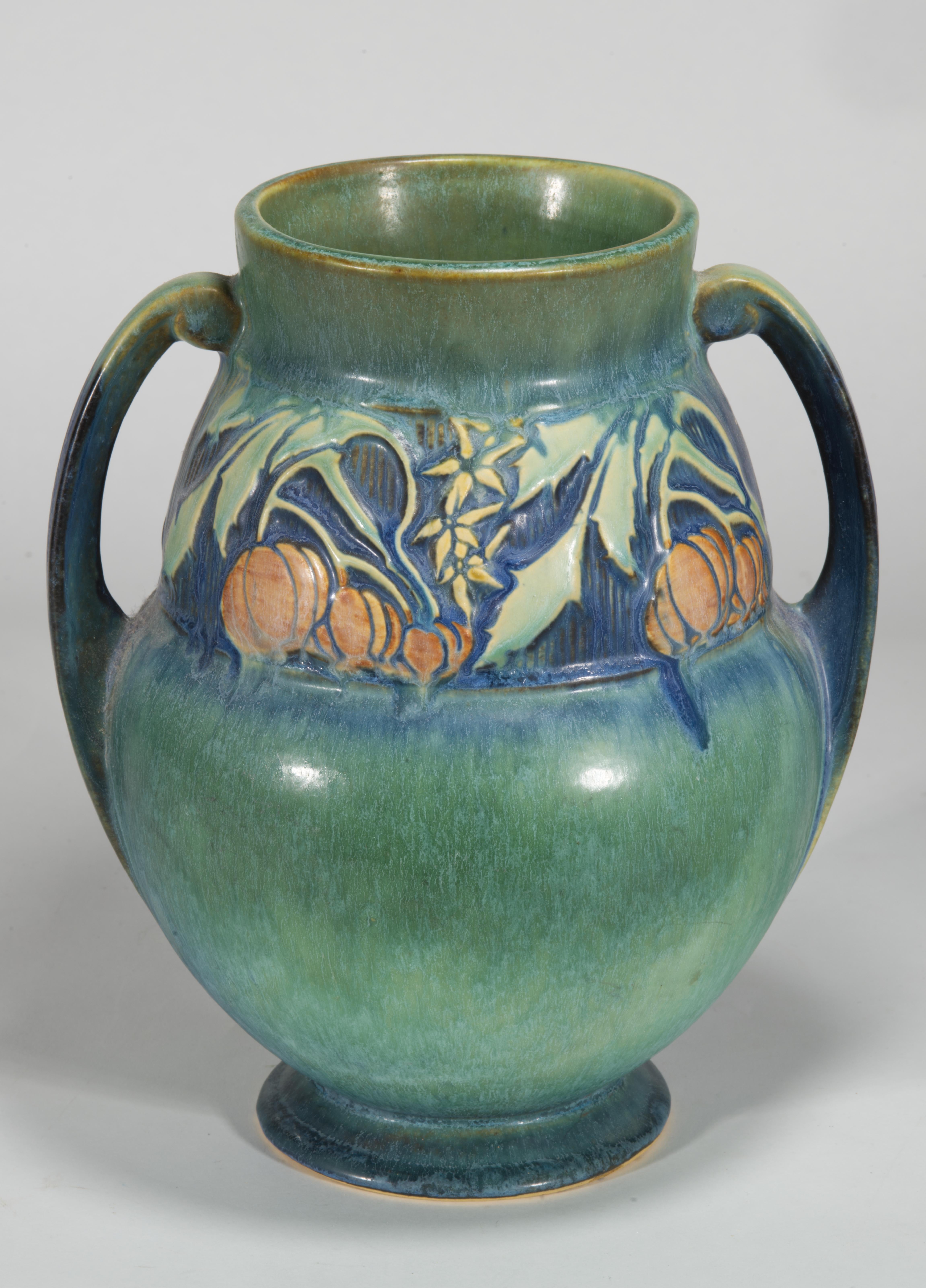 Roseville Baneda Vaso a doppio manico verde, 1932 American Art Pottery in vendita 2