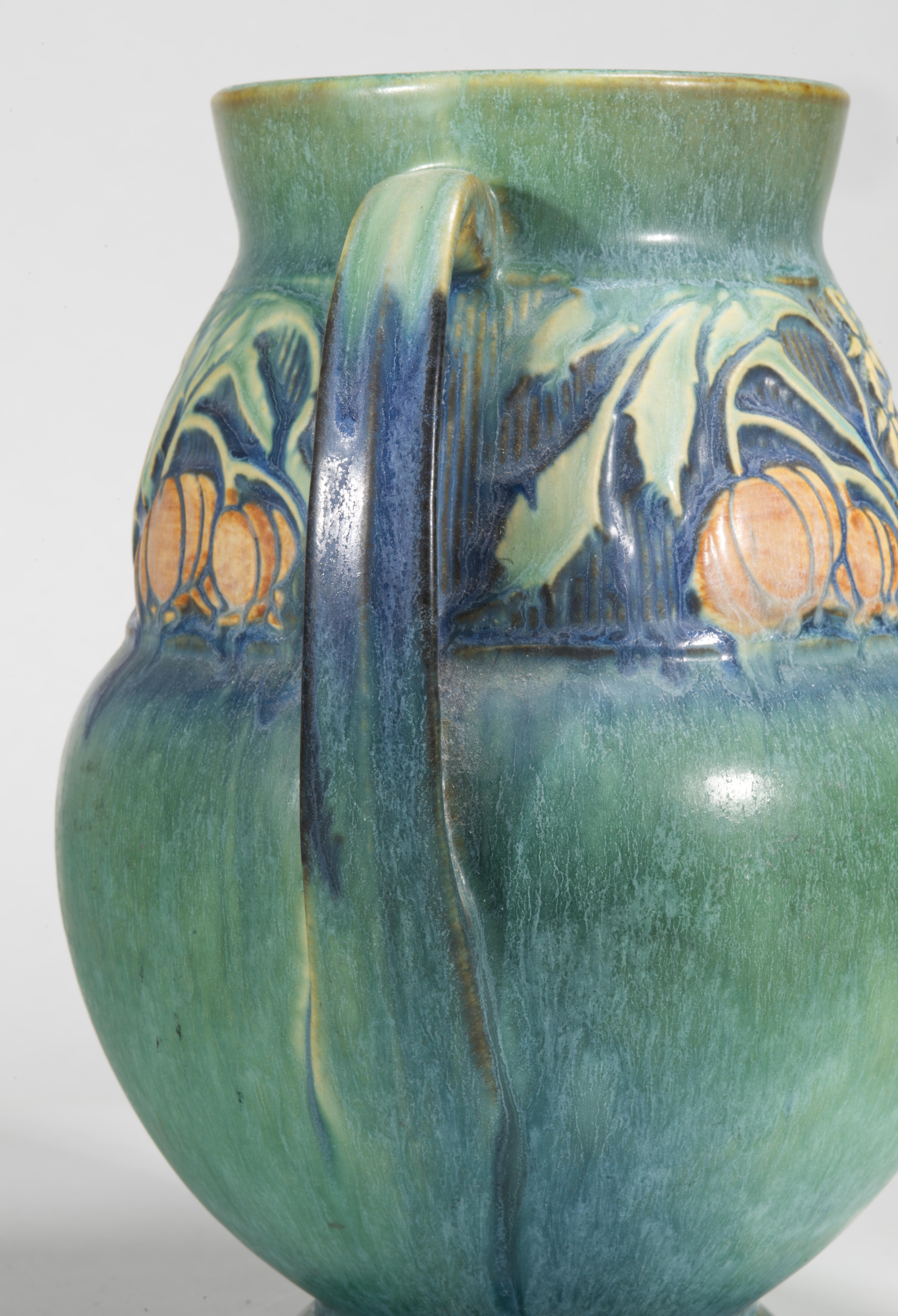 Roseville Baneda Vaso a doppio manico verde, 1932 American Art Pottery in vendita 4