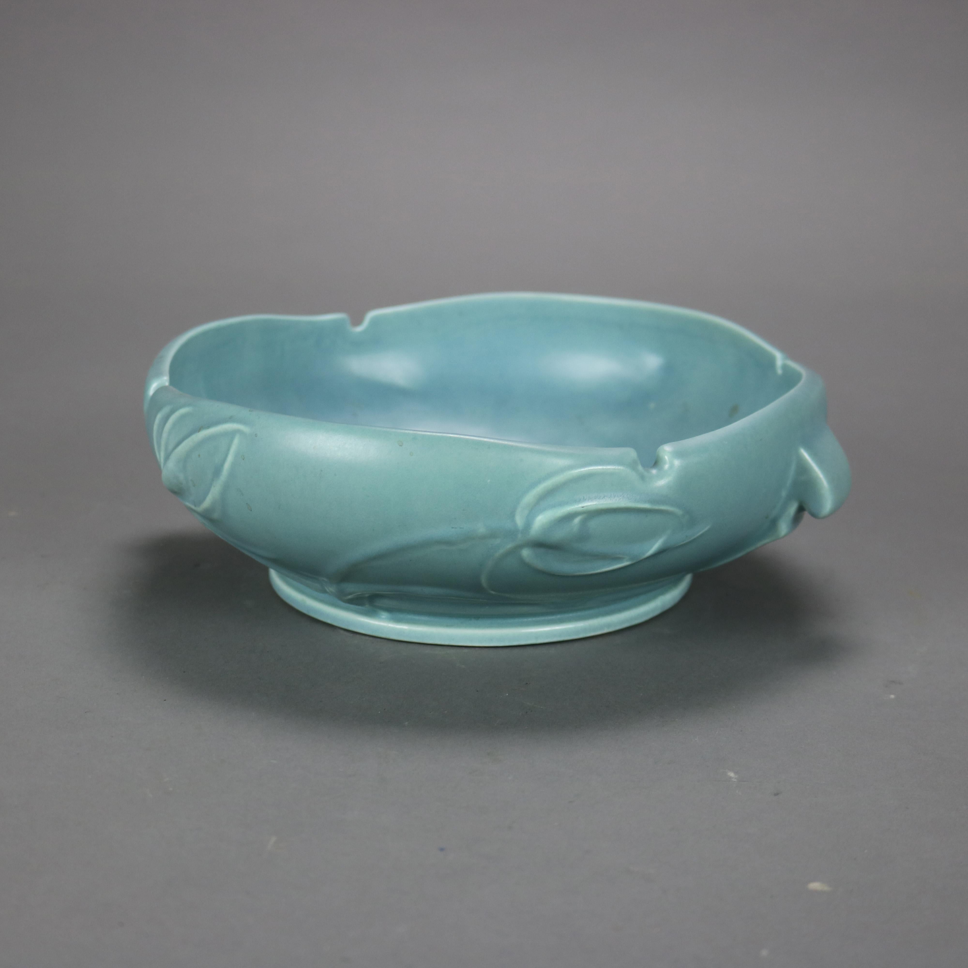 Roseville Pottery, ciotola in ceramica artistica blu con motivo Teasel, metà del XX secolo in vendita 2