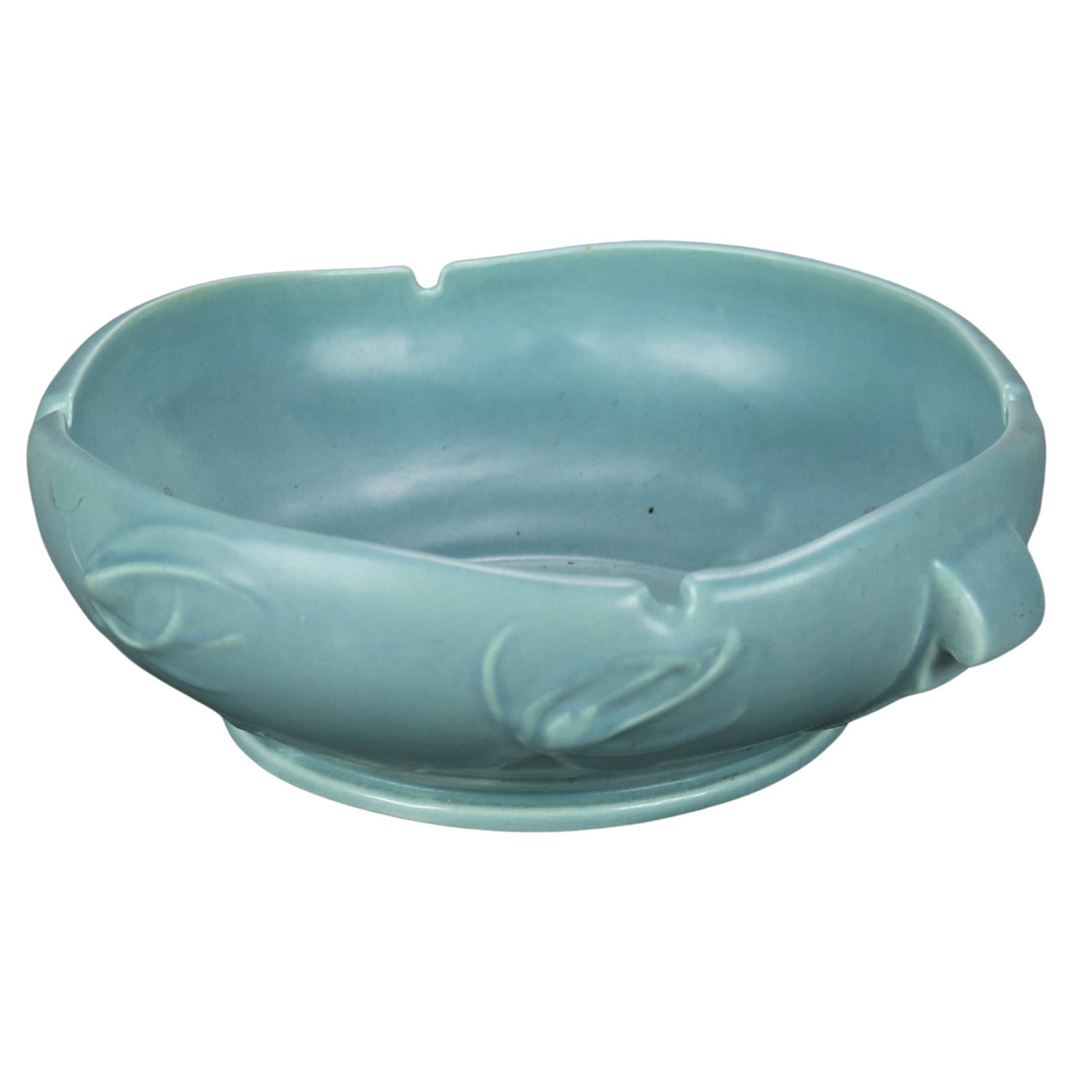 Roseville Pottery, ciotola in ceramica artistica blu con motivo Teasel, metà del XX secolo