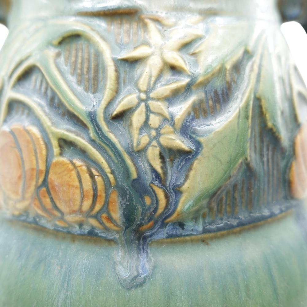 Roseville Grüne Baneda 626-7 Vase aus amerikanischer Kunstkeramik mit doppeltem Henkel 1932 (Geformt) im Angebot