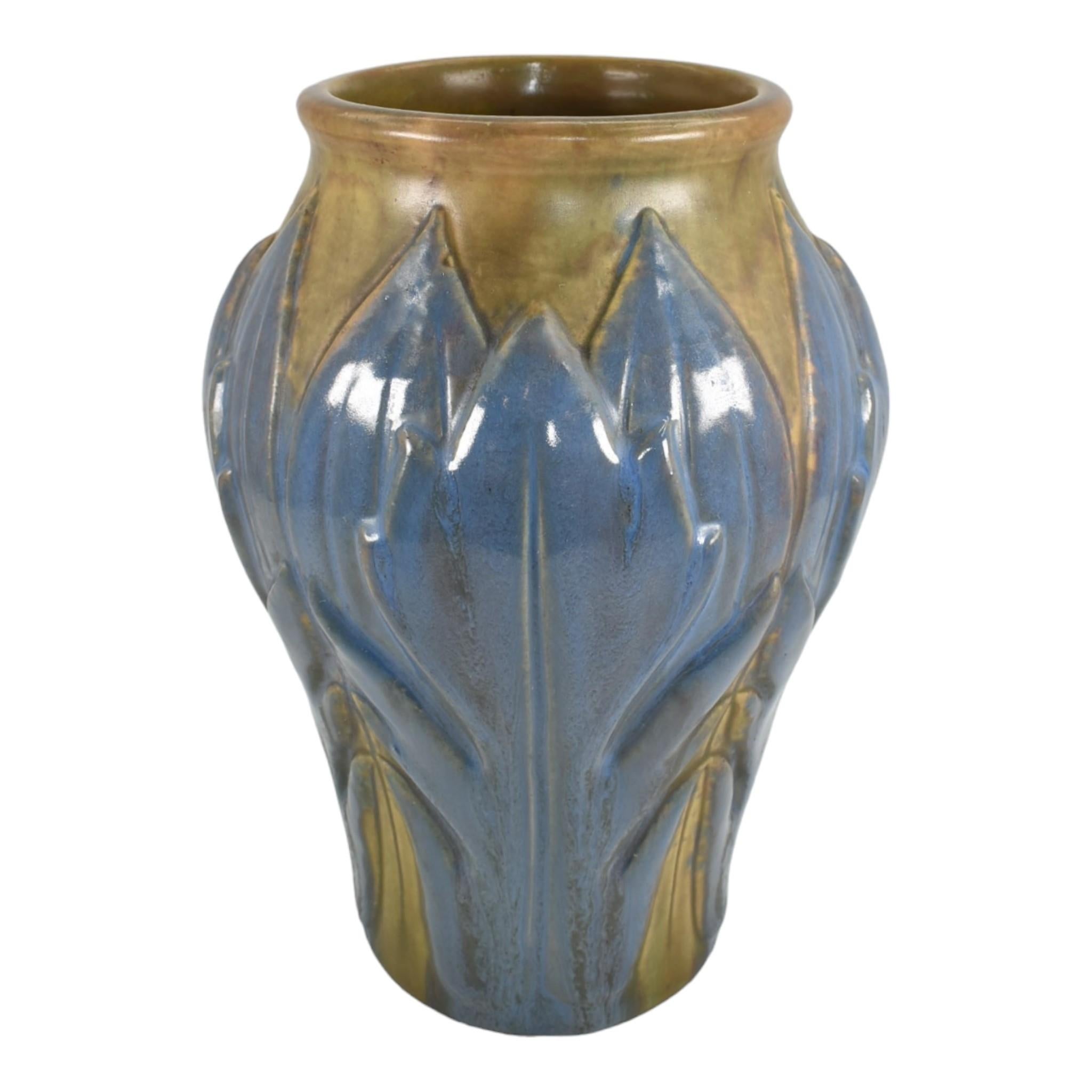 Roseville Early Velmoss Trial Glaze 1916 Vintage Art Pottery Ceramic Vase 135-10 In Good Condition For Sale In East Peoria, IL