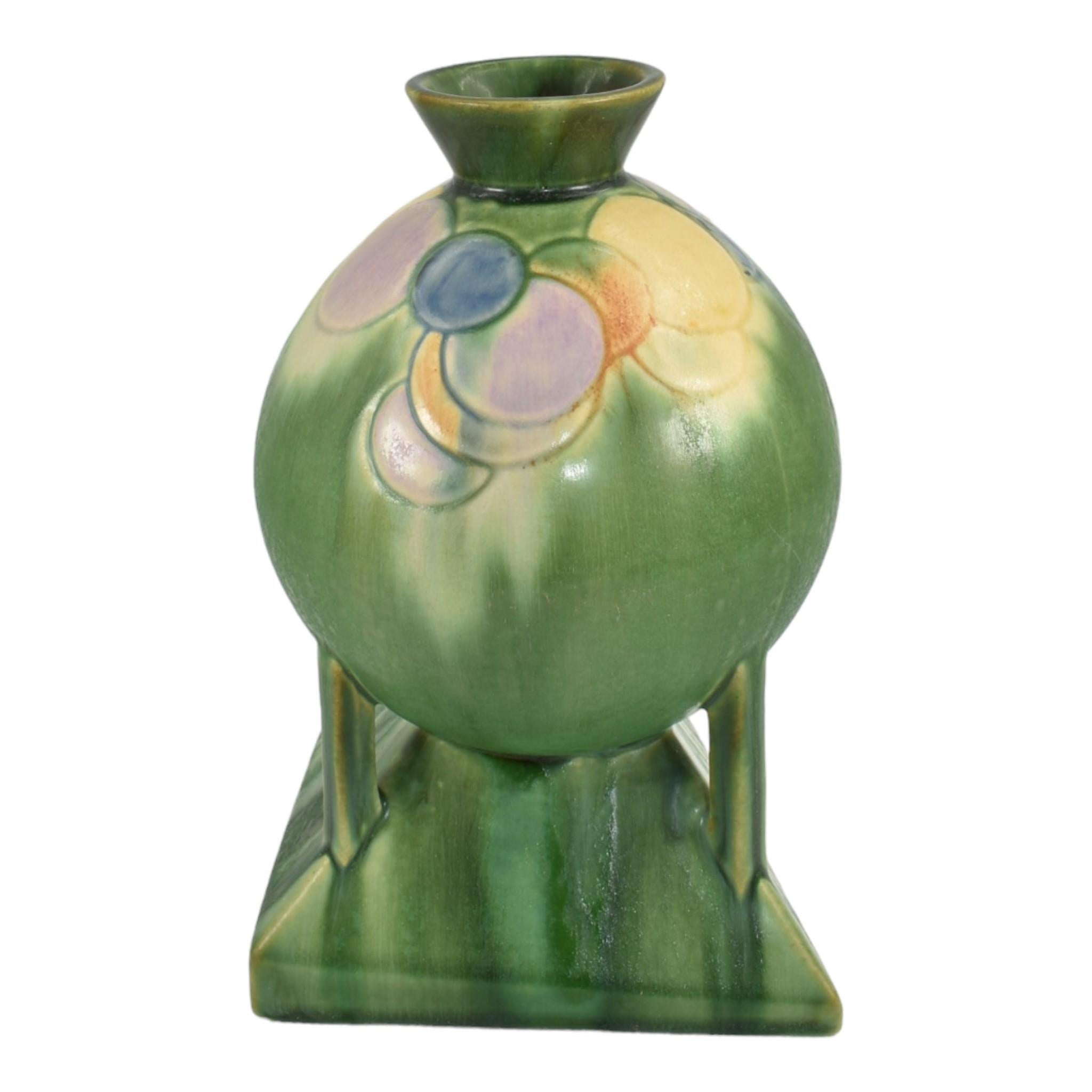Roseville Futura Green 1928 Vintage Art Deco Pottery Balloons Globe Vase 404-8 In Good Condition For Sale In East Peoria, IL